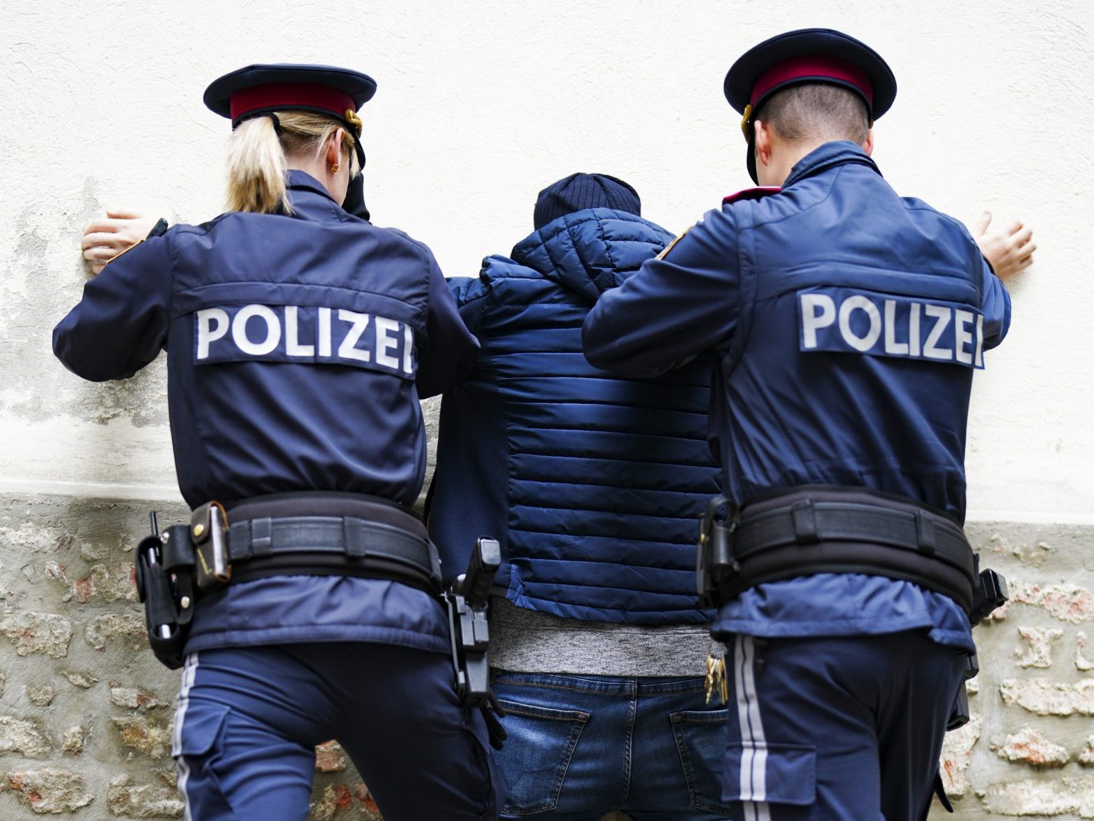 Festnahme eines Ladendiebs in Wien-Simmering. Festnahme eines Ladendiebs in Wien-Simmering.