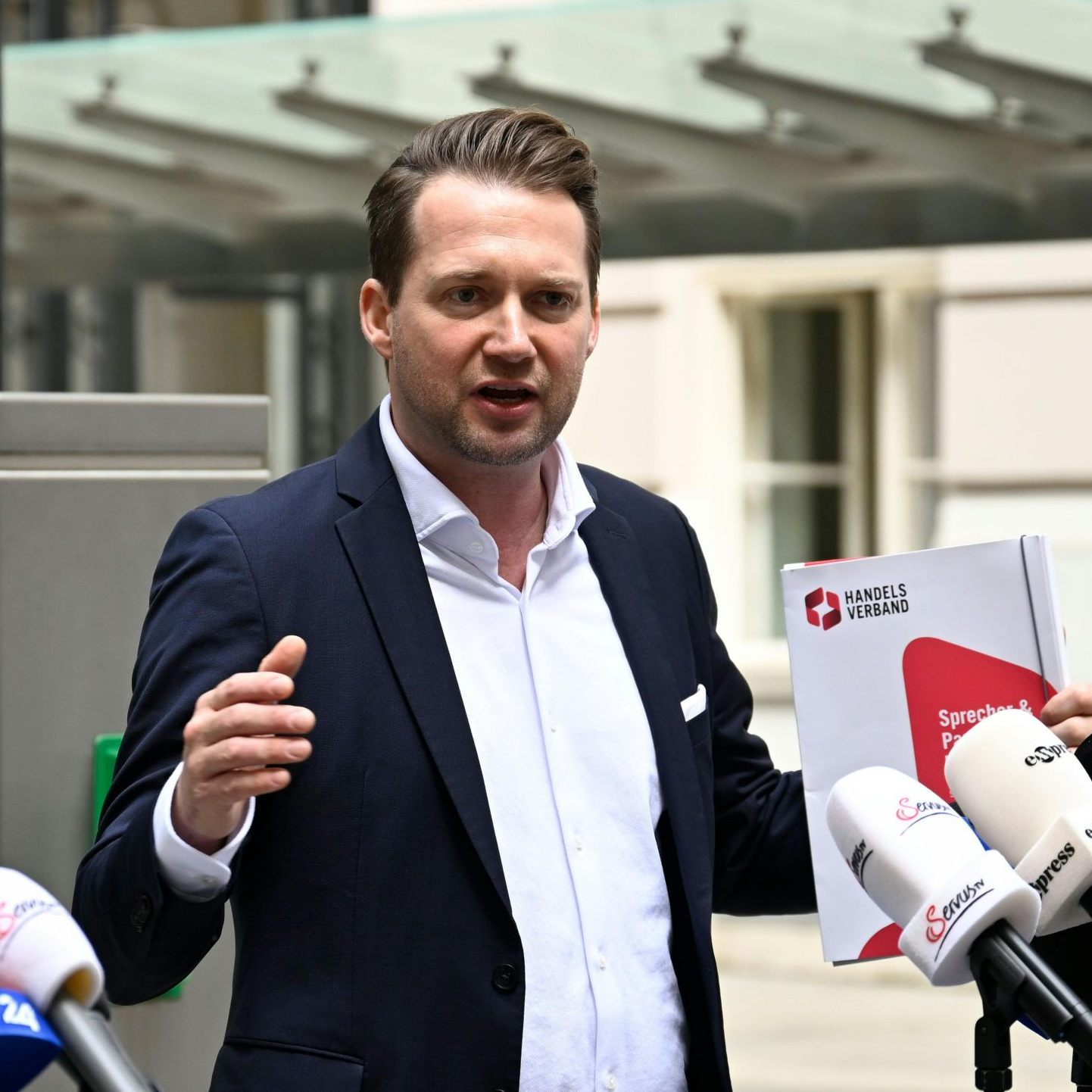 Der Handelsverband warnt vor einer "Billigstwarenschwemme" aus Asien.