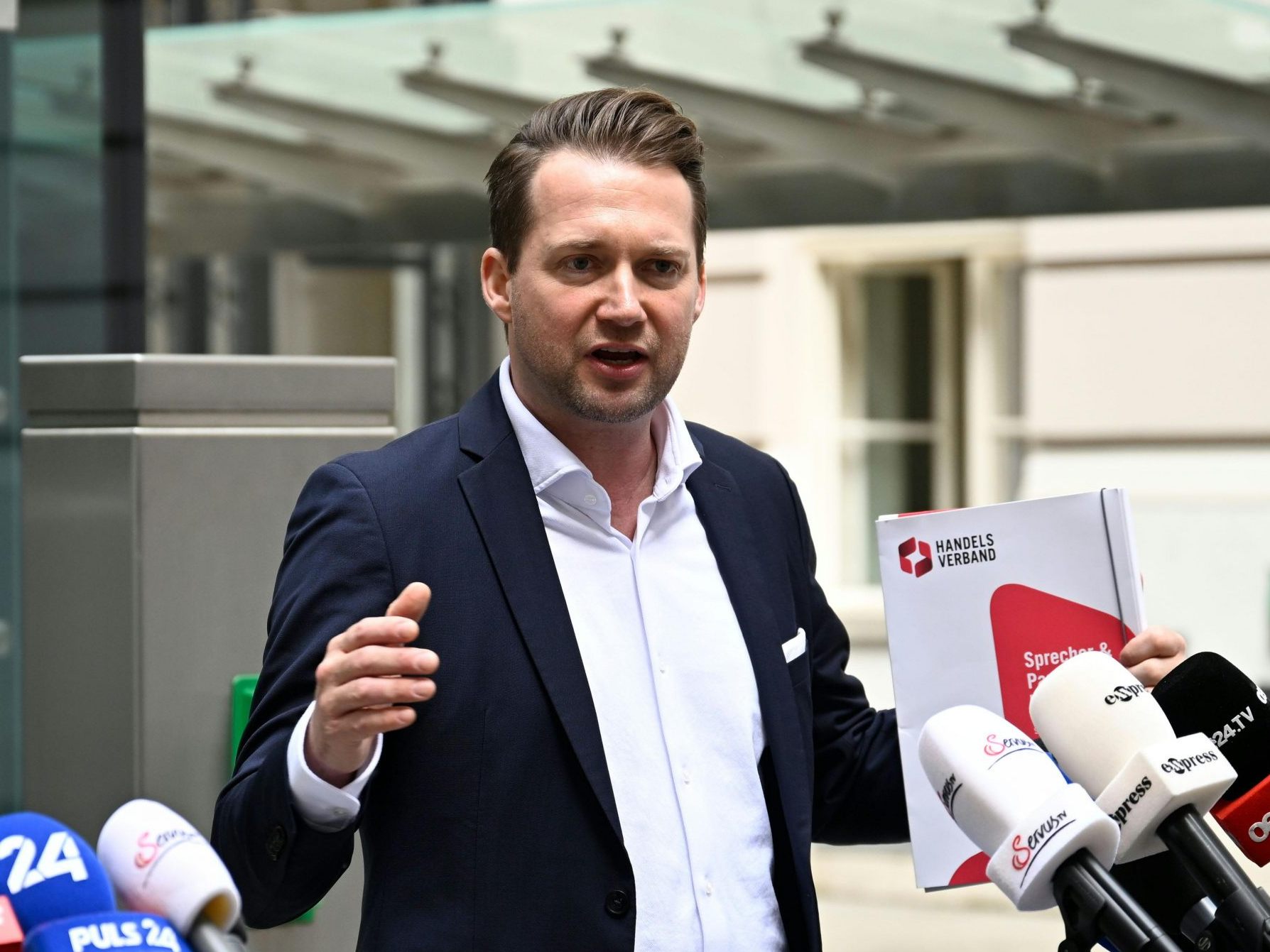 Der Handelsverband warnt vor einer "Billigstwarenschwemme" aus Asien.
