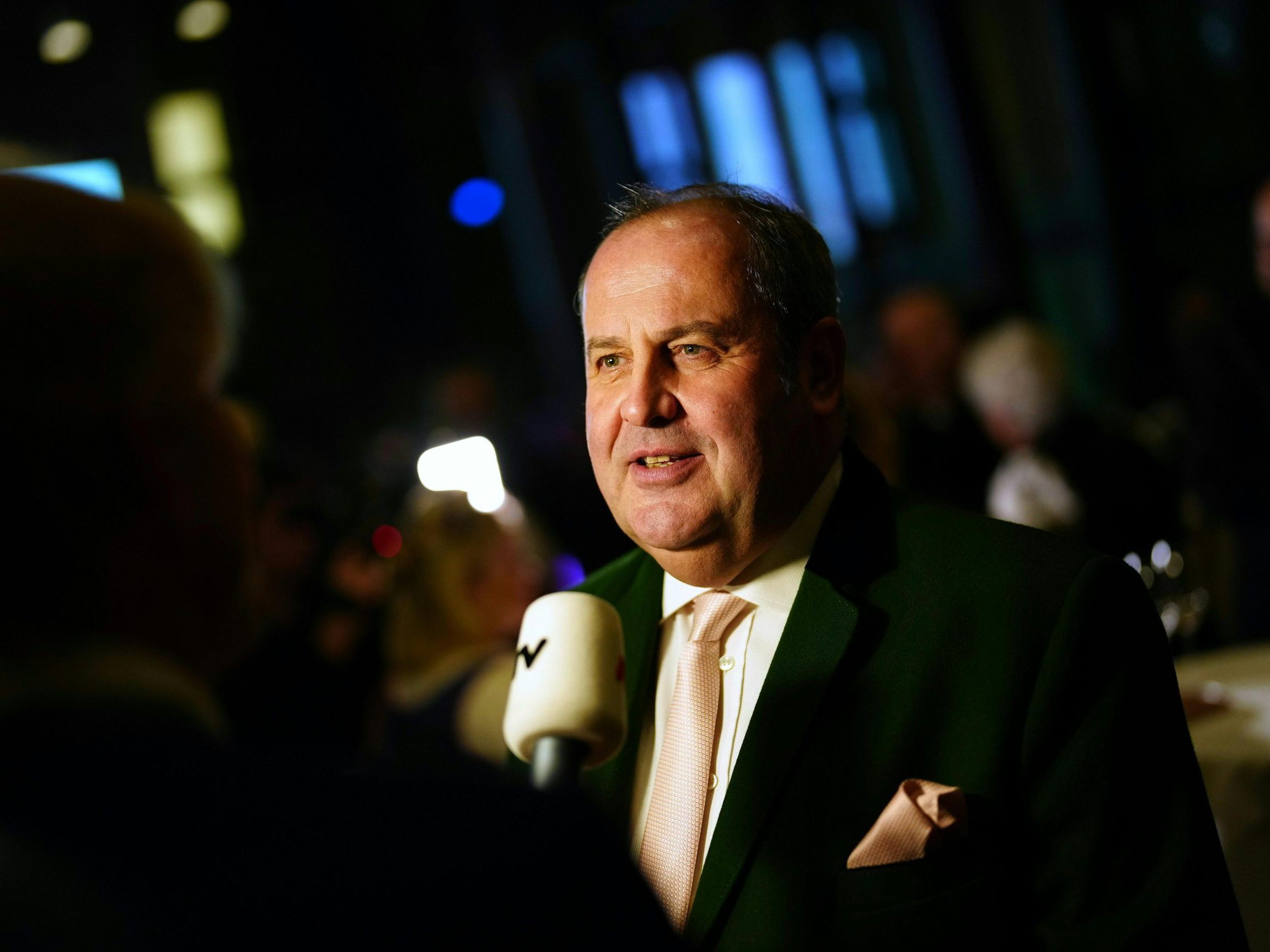 Josef Pröll darf sich in Zukunft ÖFB-Chef nennen. Josef Pröll darf sich in Zukunft ÖFB-Chef nennen.