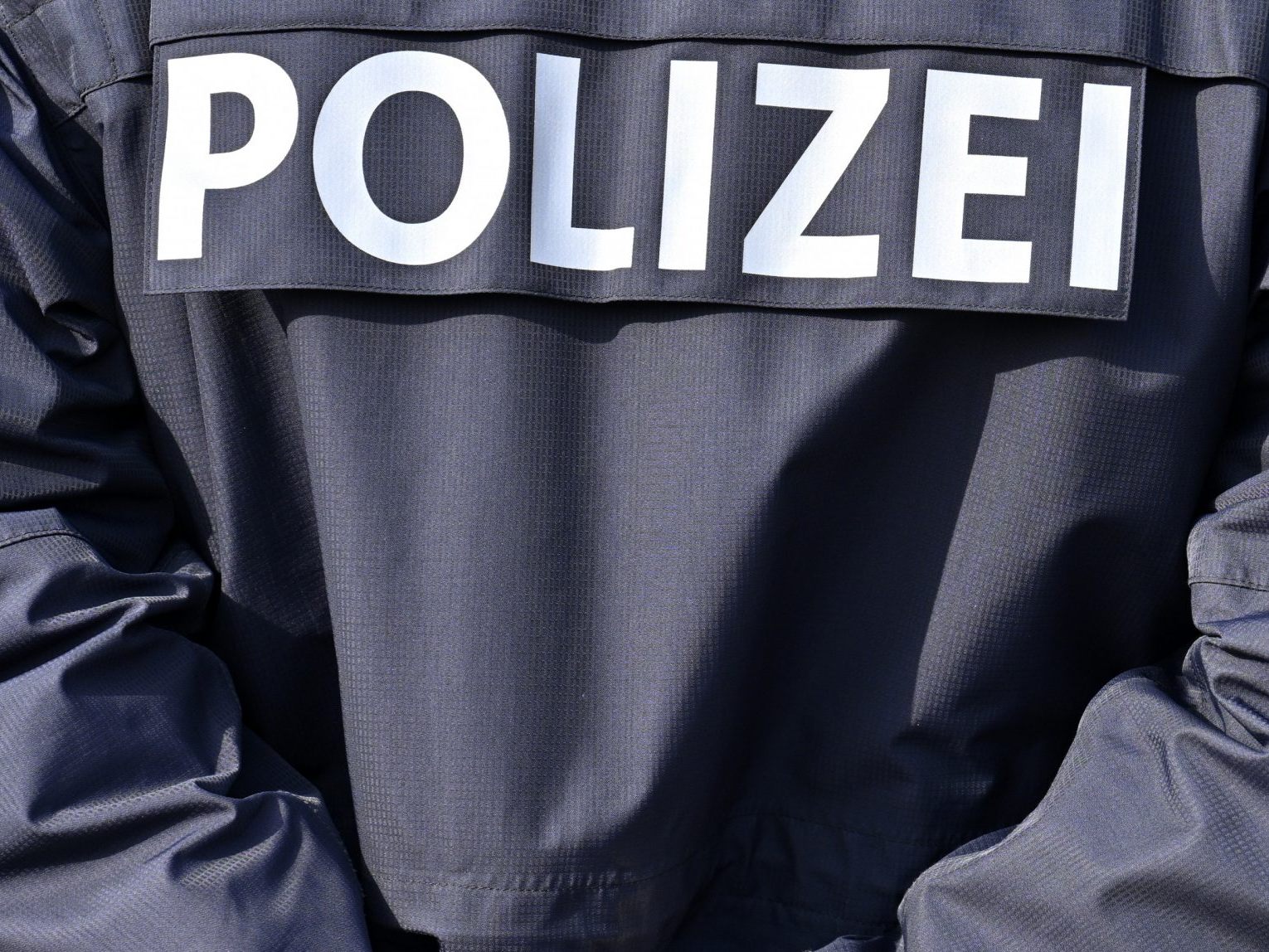 Zwei Einbrecher wurden festgenommen. Zwei Einbrecher wurden festgenommen.
