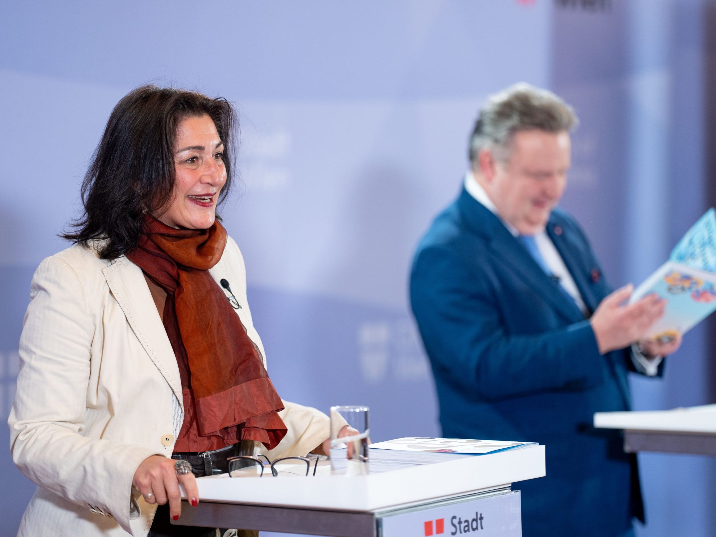 Wiens Kulturstadträtin ist für die Einhebung eines "Kultureuro" von Touristen. Wiens Kulturstadträtin ist für die Einhebung eines "Kultureuro" von Touristen.