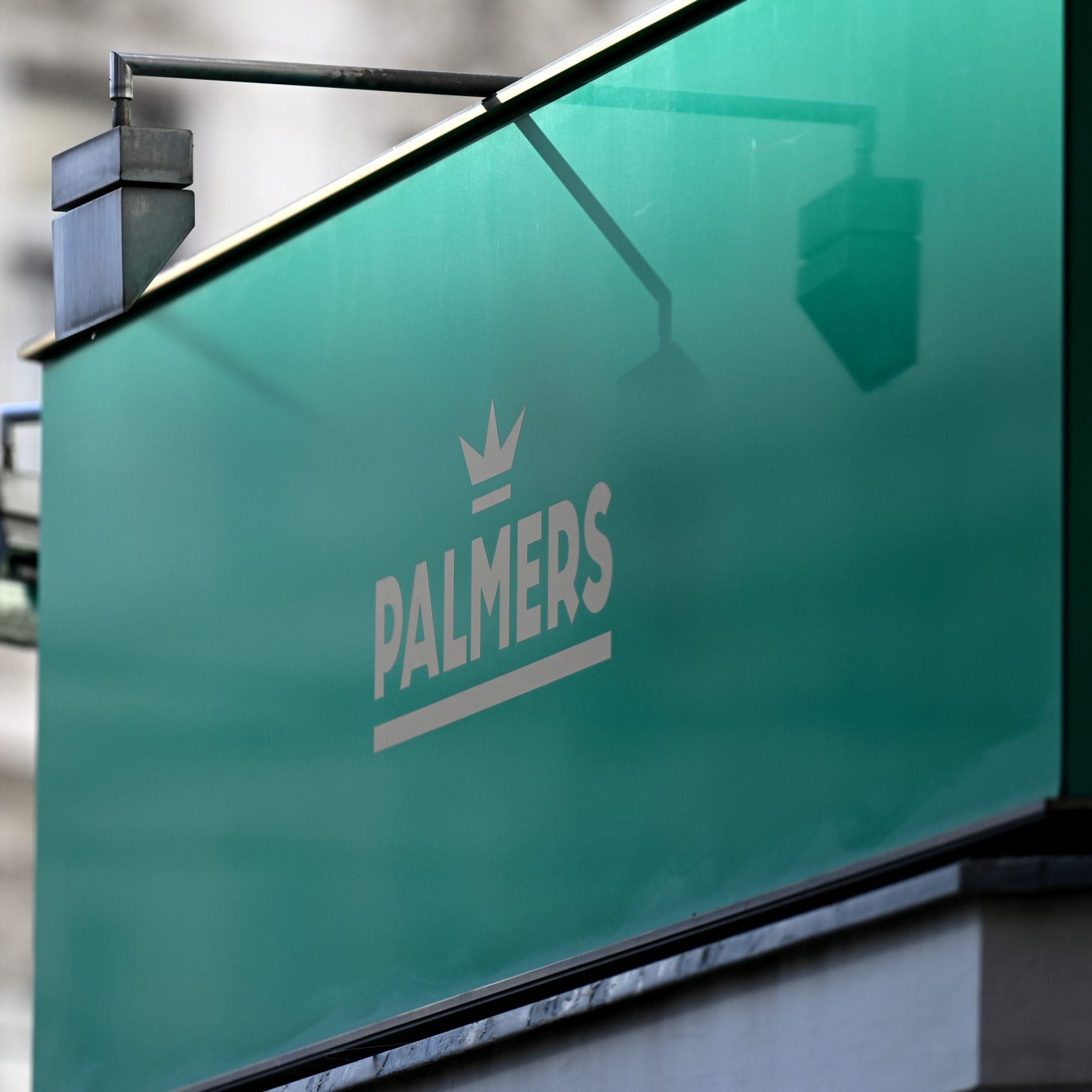 Ein Investor aus dem Ausland soll den insolventen Wäschehändler Palmers retten.