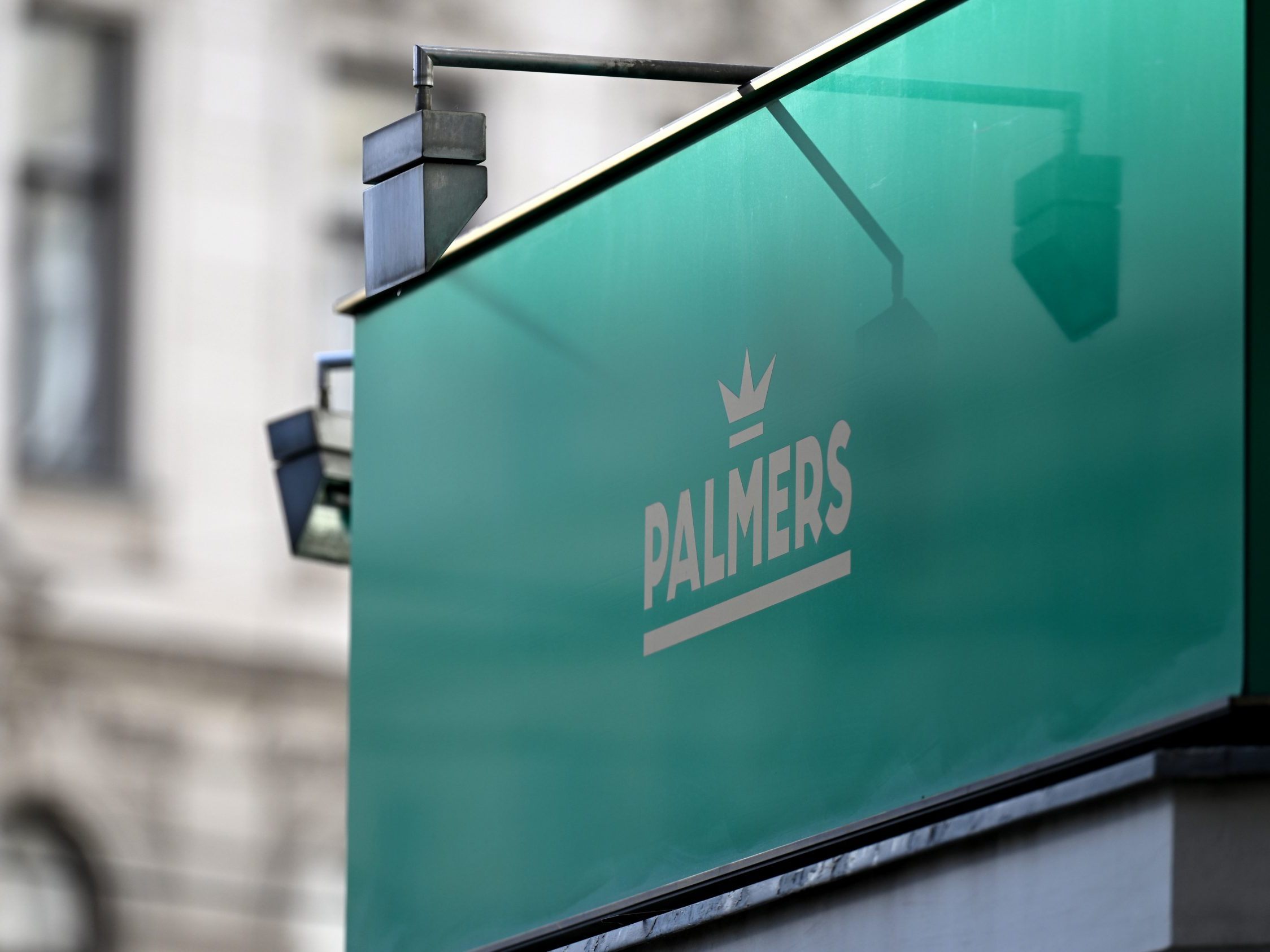Ein Investor aus dem Ausland soll den insolventen Wäschehändler Palmers retten. Ein Investor aus dem Ausland soll den insolventen Wäschehändler Palmers retten.