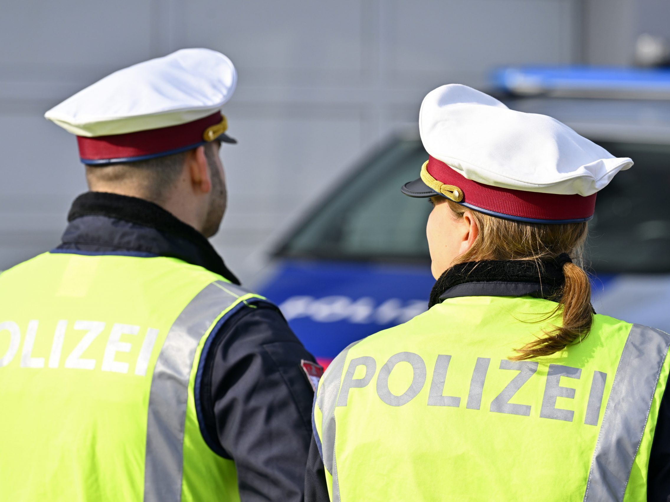 Bei der Polizei stehen offenbar auch Cuts bei Boni und dem Klimaticket im Raum. Bei der Polizei stehen offenbar auch Cuts bei Boni und dem Klimaticket im Raum.