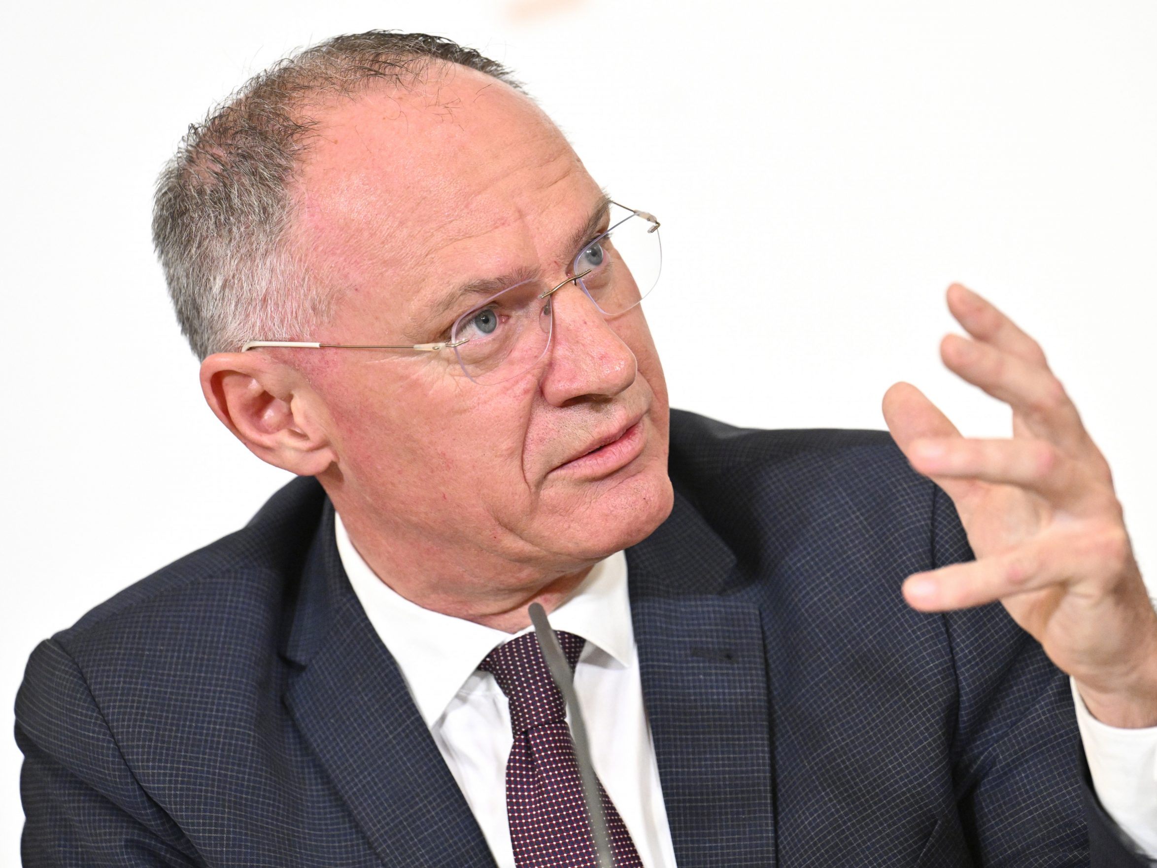 Der Innenminister plant die langfristige Aussetzung des Familiennachzugs.