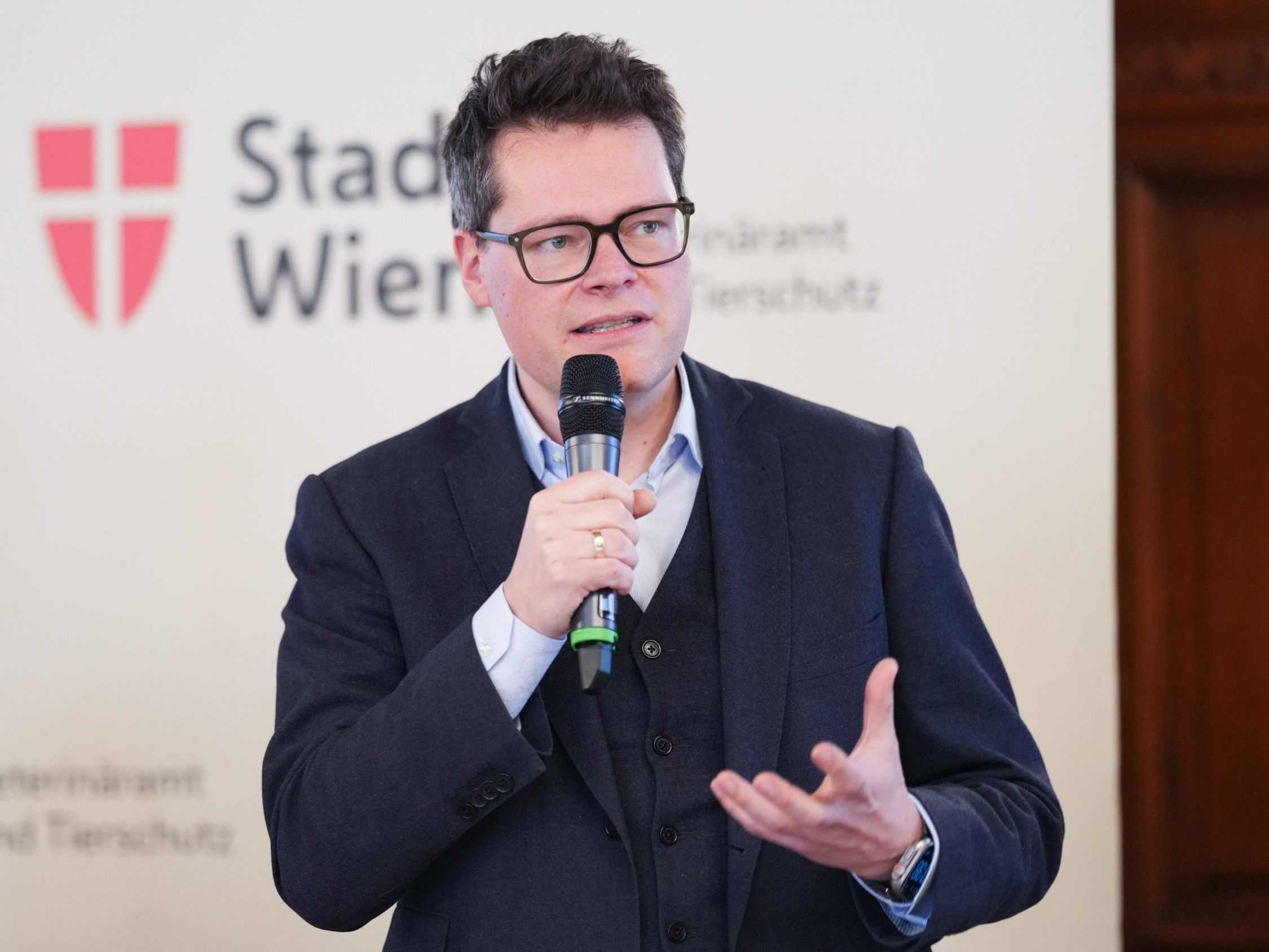 Jürgen Czernohorszky kündigte eine Aufstockung von Wiens Sauberkeits-Truppe "Waste-Watcher" an.