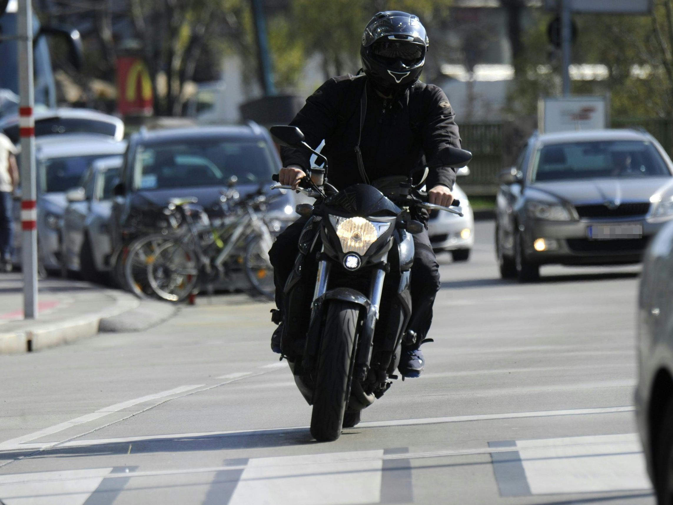 Das Tempo von Motorrädern wird vor Kreuzungen massiv unterschätzt. Das Tempo von Motorrädern wird vor Kreuzungen massiv unterschätzt.