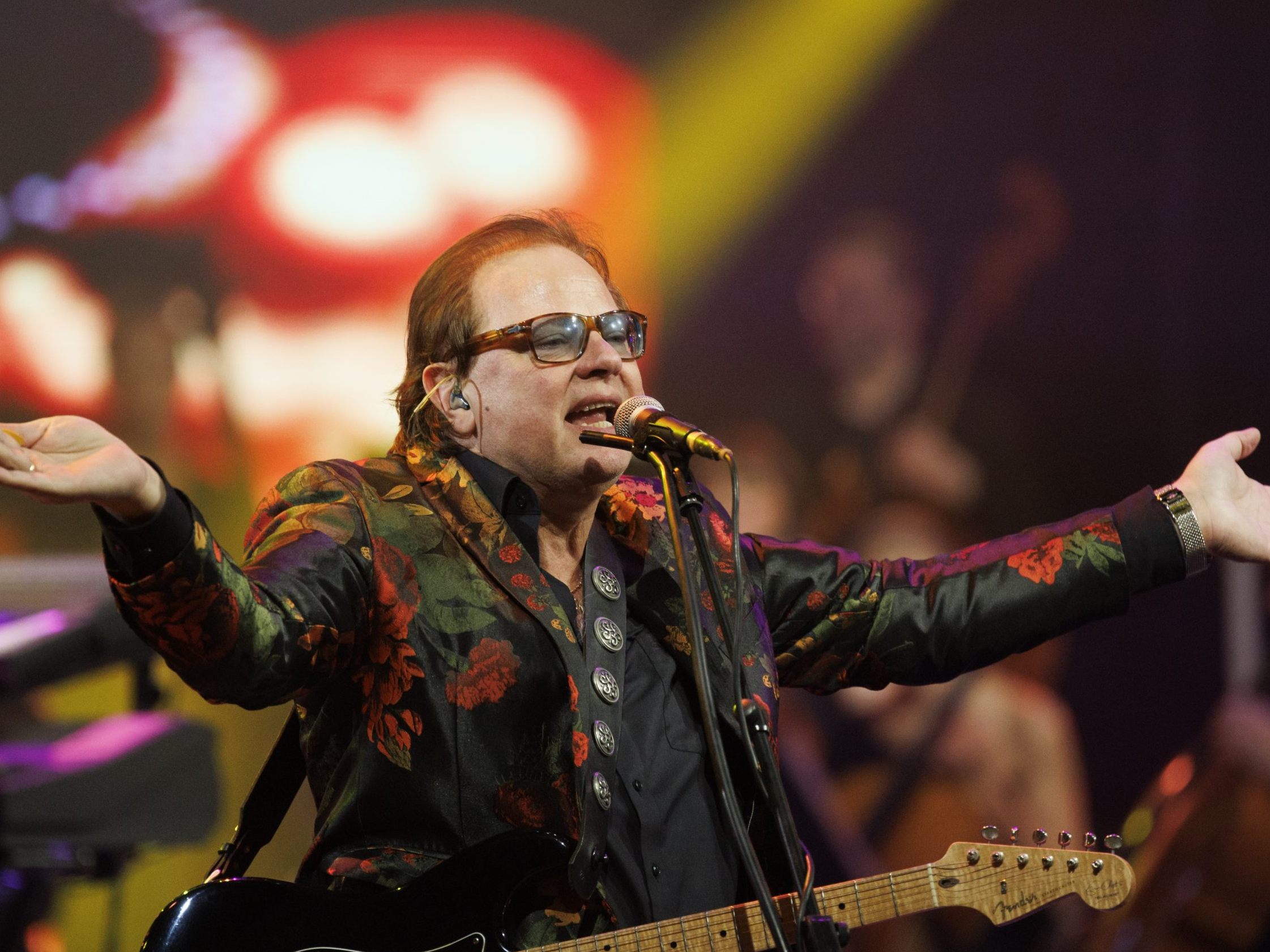 Von der ersten Band im Kinderdorf bis ins amerikanische Fernsehen mit "Live Is Life". Von der ersten Band im Kinderdorf bis ins amerikanische Fernsehen mit "Live Is Life".