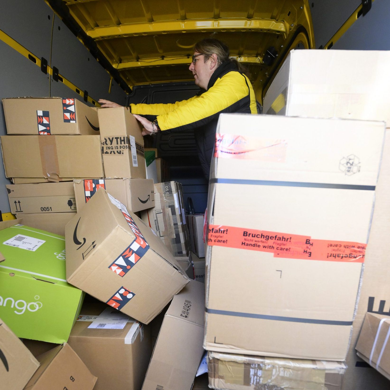 Die Post-Mitarbeiter erhalten ab Juli 2,8 Prozent mehr.