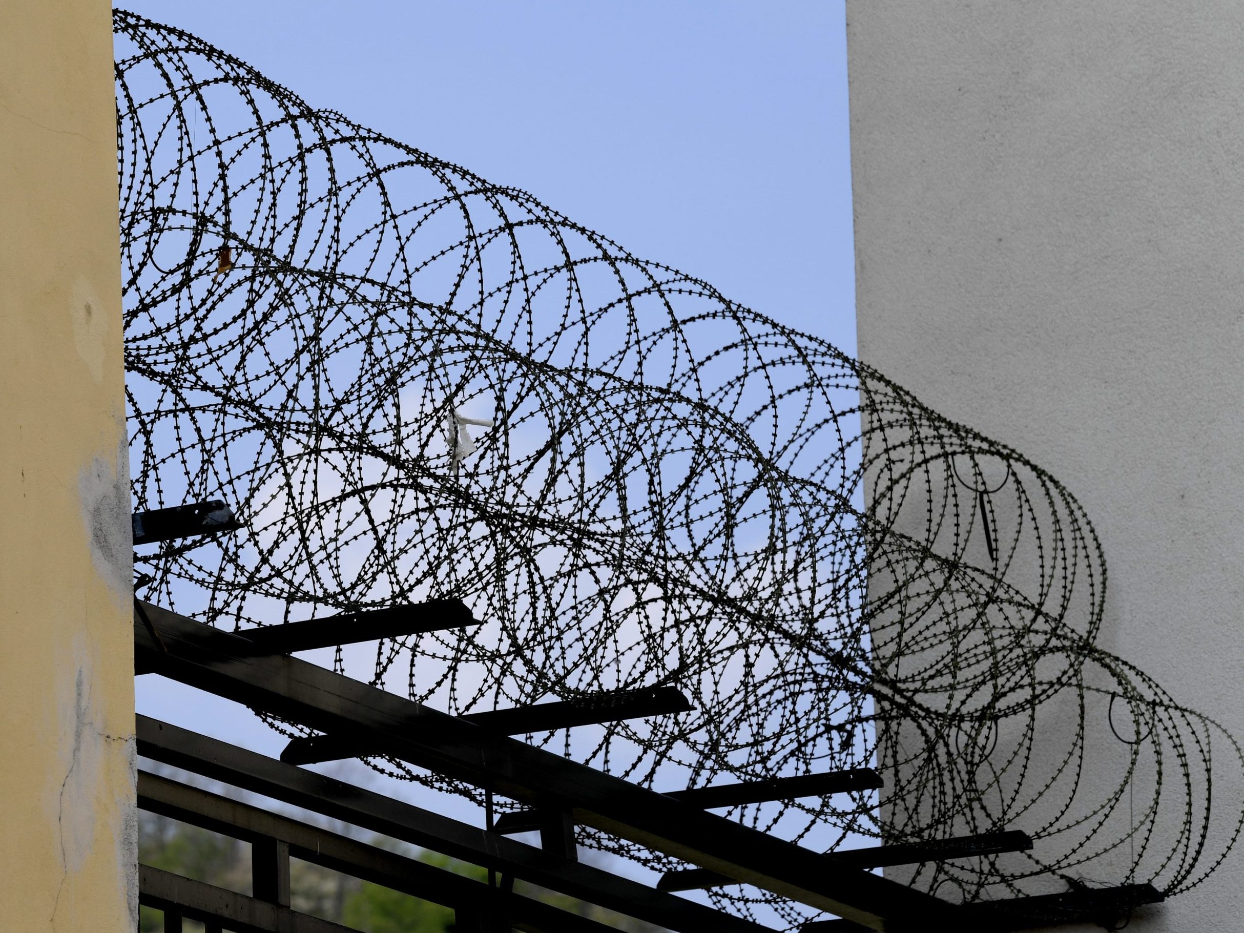 Weil er seine Freundin spitalsreif geschlagen hat, muss ein Mann in Haft. Weil er seine Freundin spitalsreif geschlagen hat, muss ein Mann in Haft.