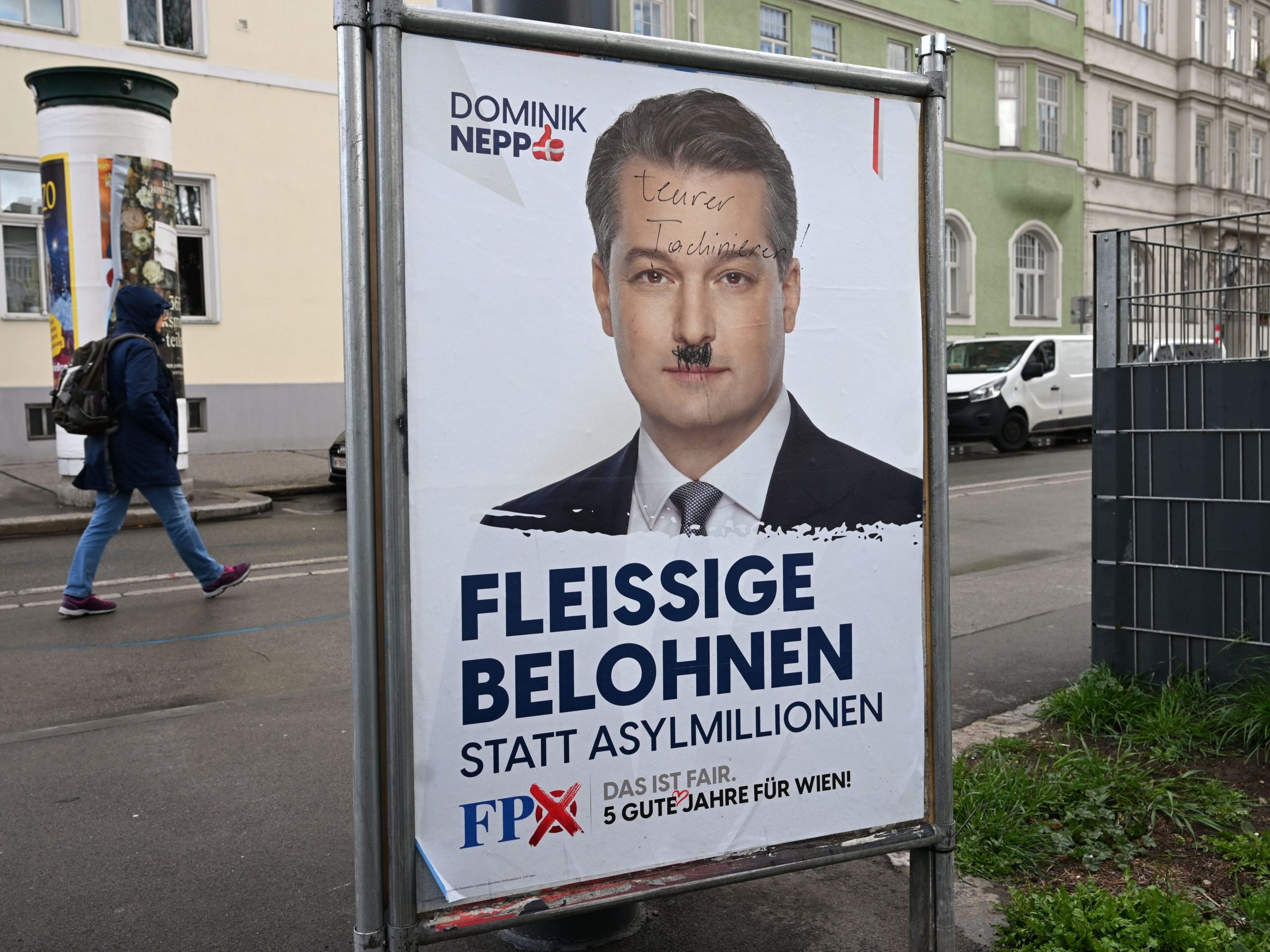 Vor allem Wahlplakate der Wiener FPÖ und ÖVP sind beliebte Ziele von Vandalismus. Vor allem Wahlplakate der Wiener FPÖ und ÖVP sind beliebte Ziele von Vandalismus.