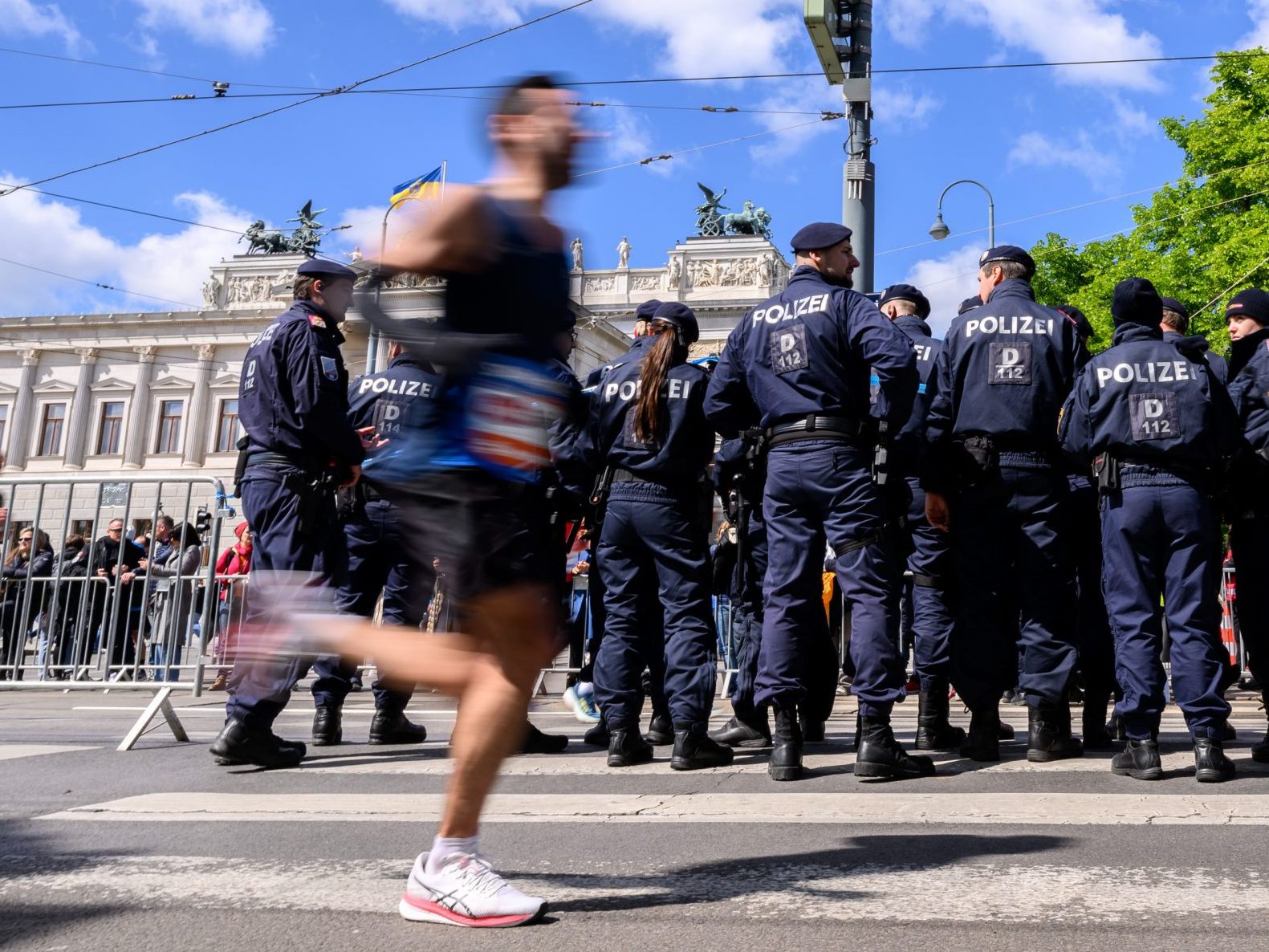 Alle Straßensperren und Umleitungen rund um den Wien Marathon 2025 im Überblick. Alle Straßensperren und Umleitungen rund um den Wien Marathon 2025 im Überblick.