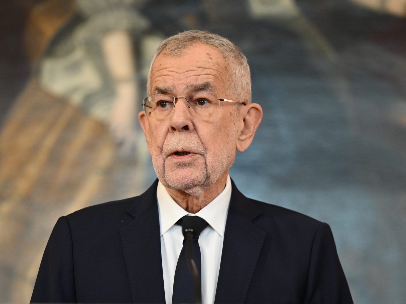Van der Bellen gelobte elf Regierungsmitglieder erneut an.