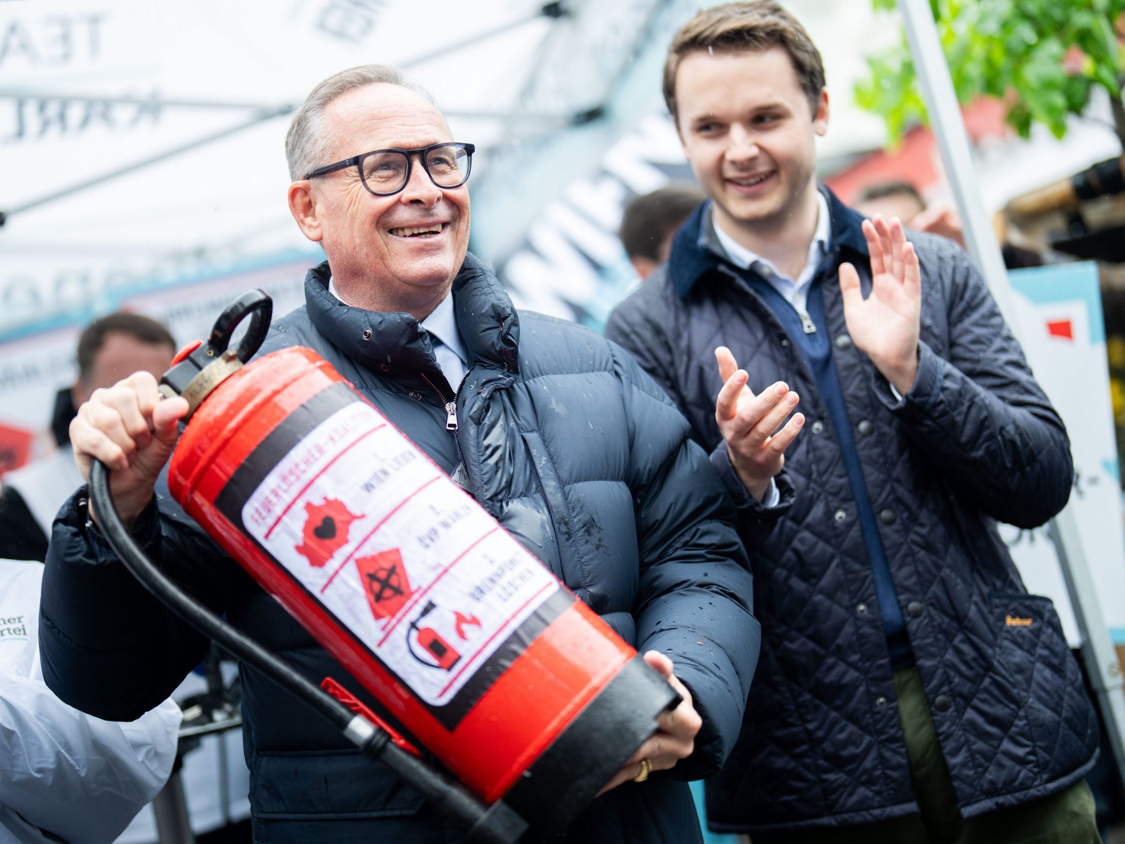 Feuerlöscher spielte bei ÖVP-Wahlkampffinale vor Wien-Wahl eine Rolle. Feuerlöscher spielte bei ÖVP-Wahlkampffinale vor Wien-Wahl eine Rolle.