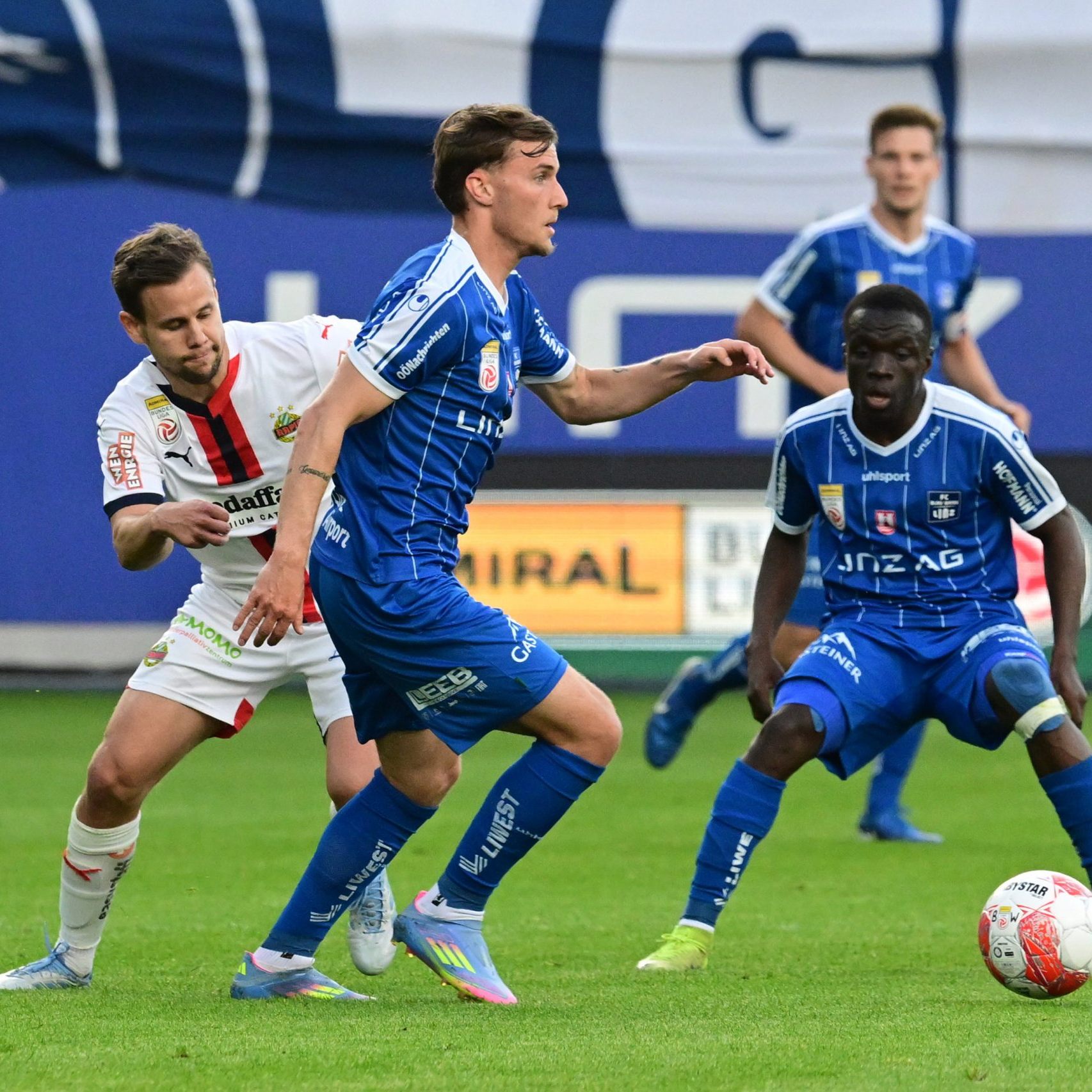 Rapid musste sich mit 1:2 gegen Blau-Weiß Linz geschlagen geben.