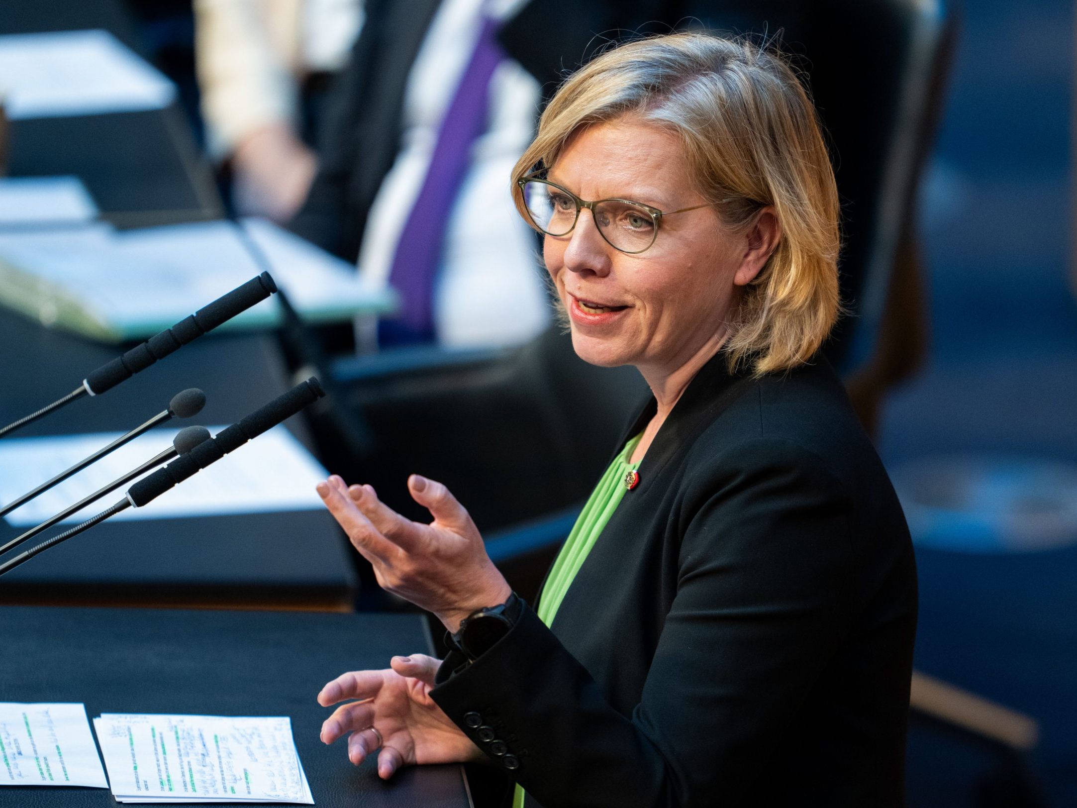 Leonore Gewessler. Leonore Gewessler.
