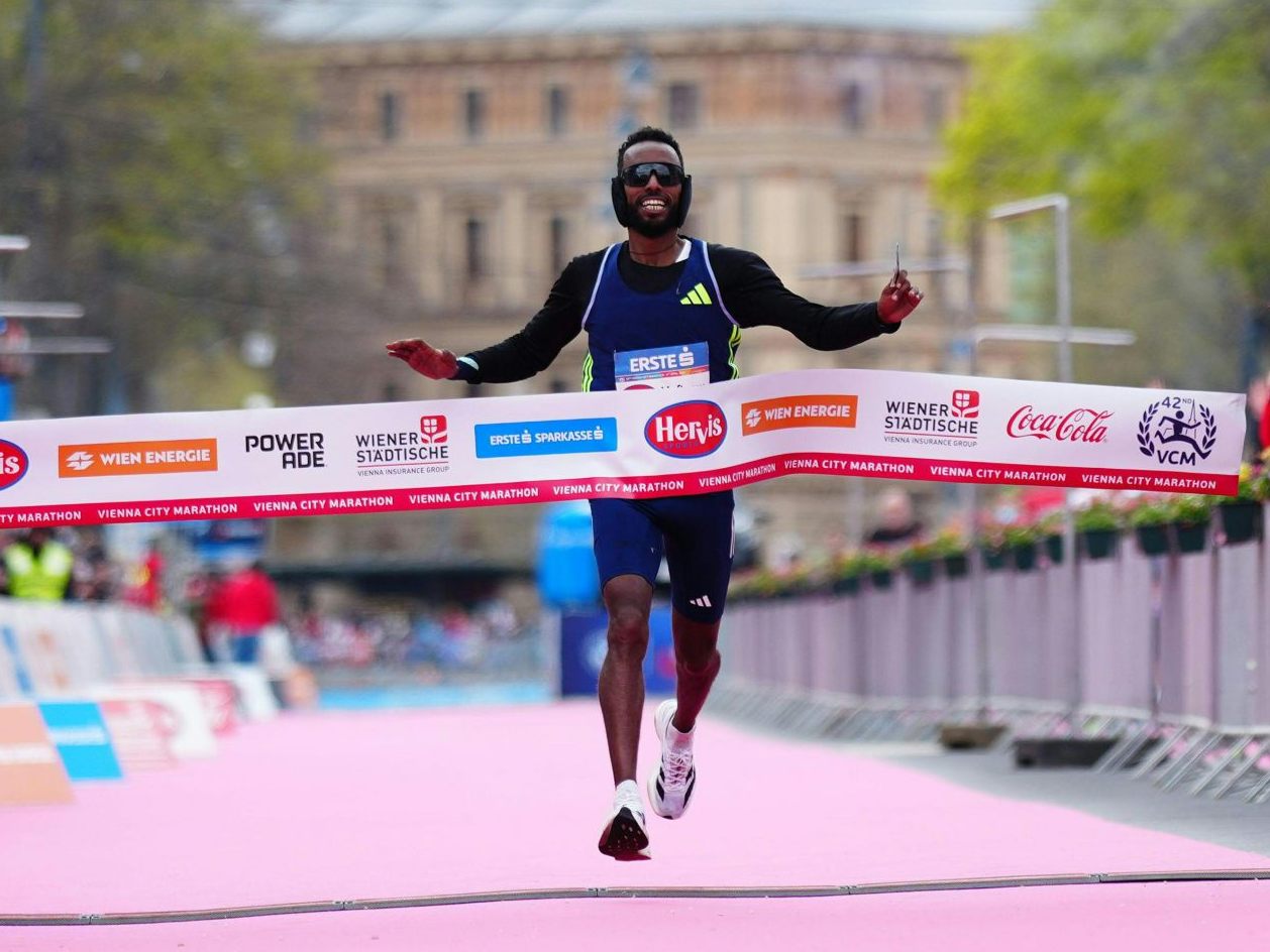 Der Äthiopier Abadi holte den Sieg beim 42. Vienna City Marathon. Der Äthiopier Abadi holte den Sieg beim 42. Vienna City Marathon.
