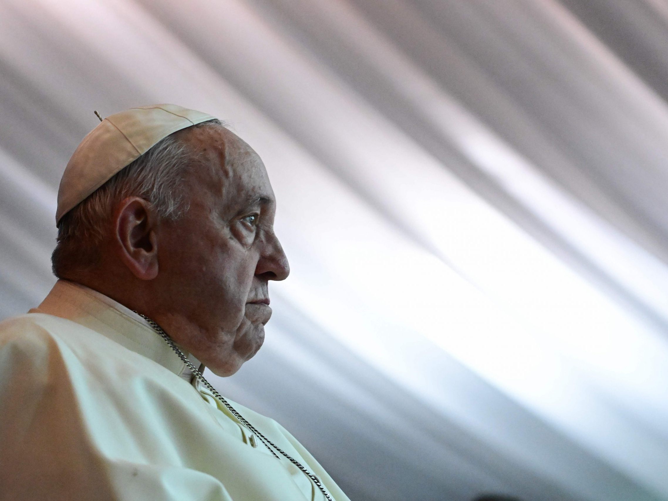 Nach dem Tod des Papstes beginnt die Sedisvakanz und die Vorbereitung auf das Konklave zur Wahl seines Nachfolgers. Nach dem Tod des Papstes beginnt die Sedisvakanz und die Vorbereitung auf das Konklave zur Wahl seines Nachfolgers.