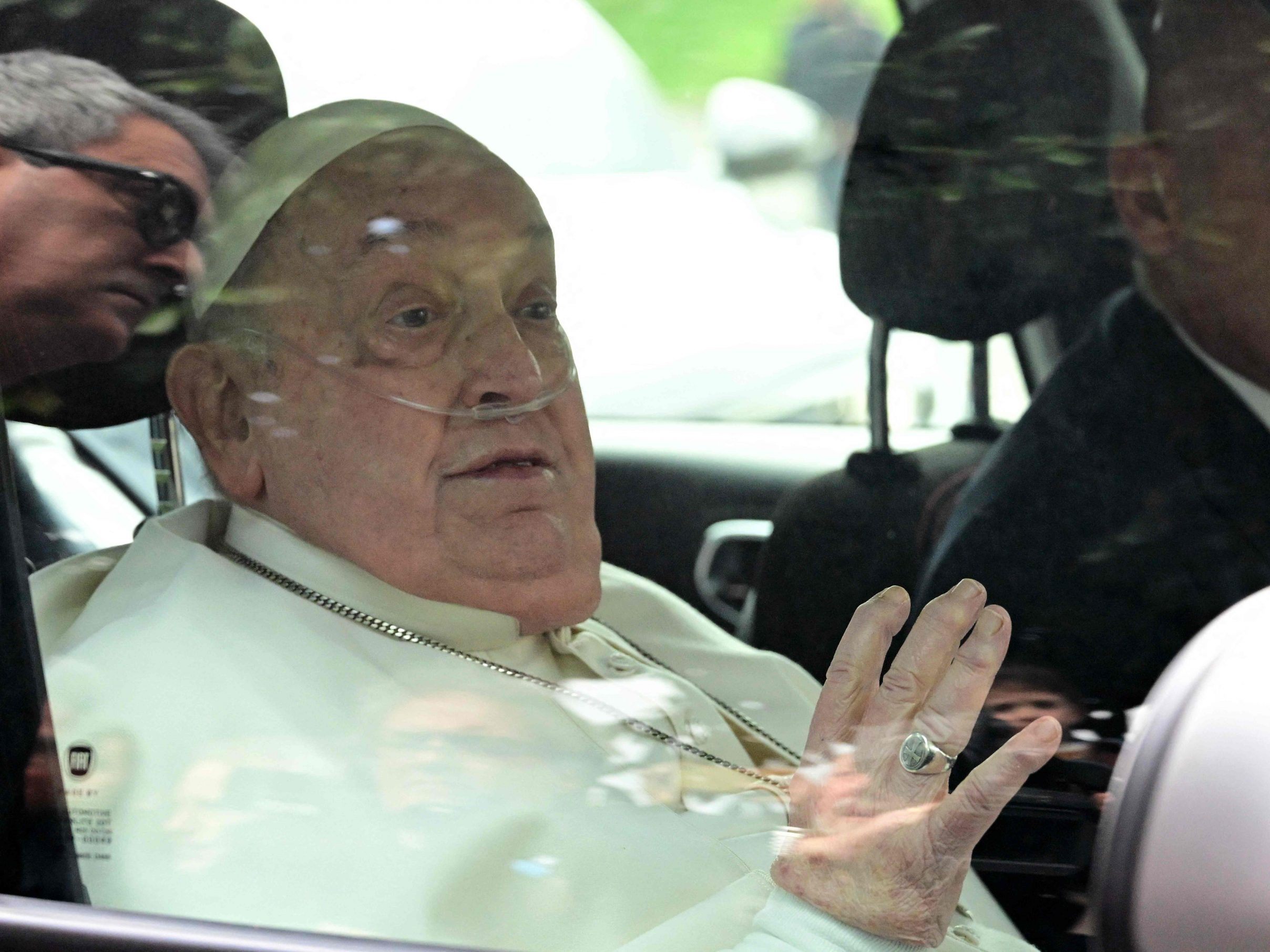 Papst Franziskus ist auf dem Weg der Besserung. Papst Franziskus ist auf dem Weg der Besserung.