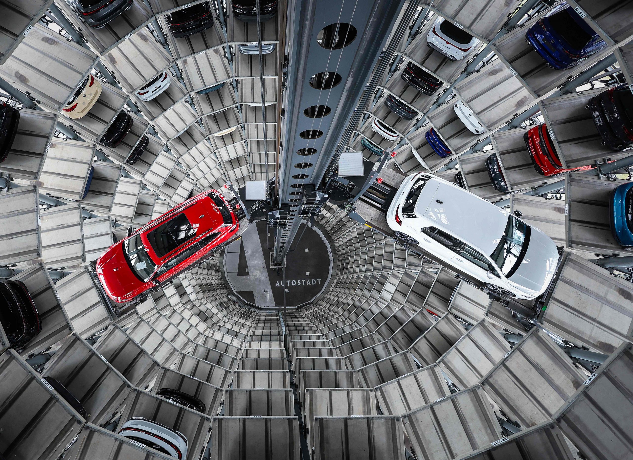 Volkswagen ist nach dem schwachen Vorjahr auch 2025 mit einem Gewinneinbruch gestartet.