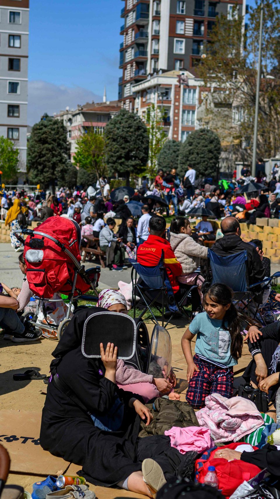 Laut Behörden wurden 236 Menschen verletzt – teils beim Sprung aus Gebäuden.