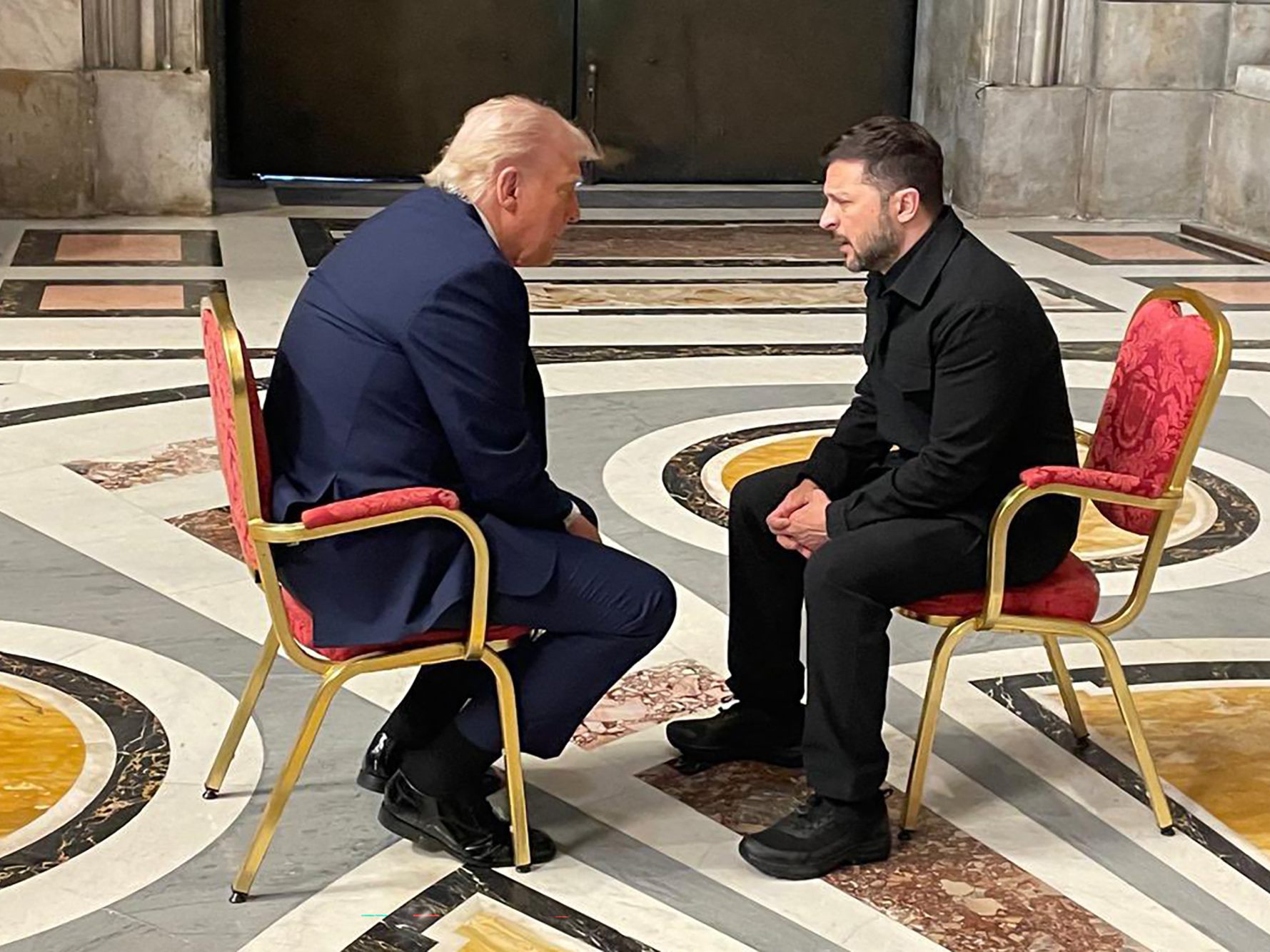 Treffen vor und nach Begräbnis von Papst Franziskus - Streitpunkt Umsetzung von Waffenruhe