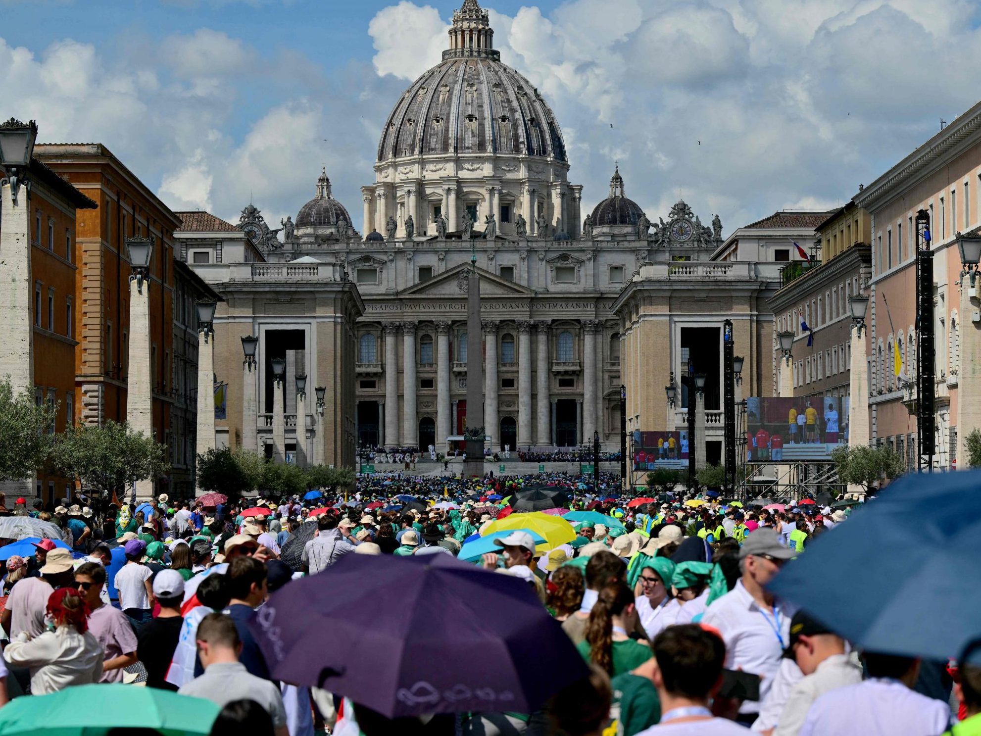 Die Welt wartet gespannt auf die Wahl des neuen Papstes. Die Welt wartet gespannt auf die Wahl des neuen Papstes.
