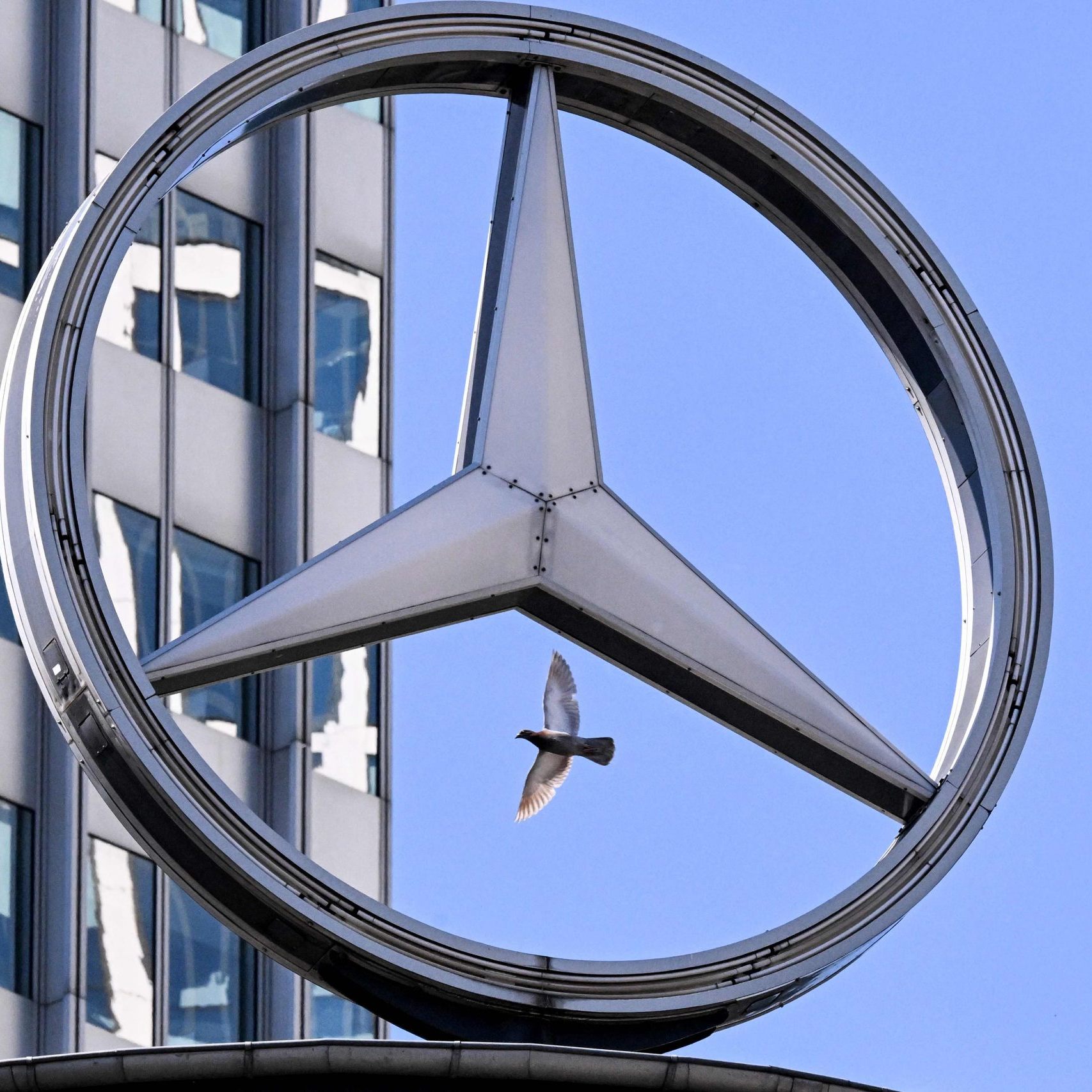 Den deutschen Autobauern geht es nicht gut. Mercedes-Benz und VW vermelden drastische Gewinneinbrüche.