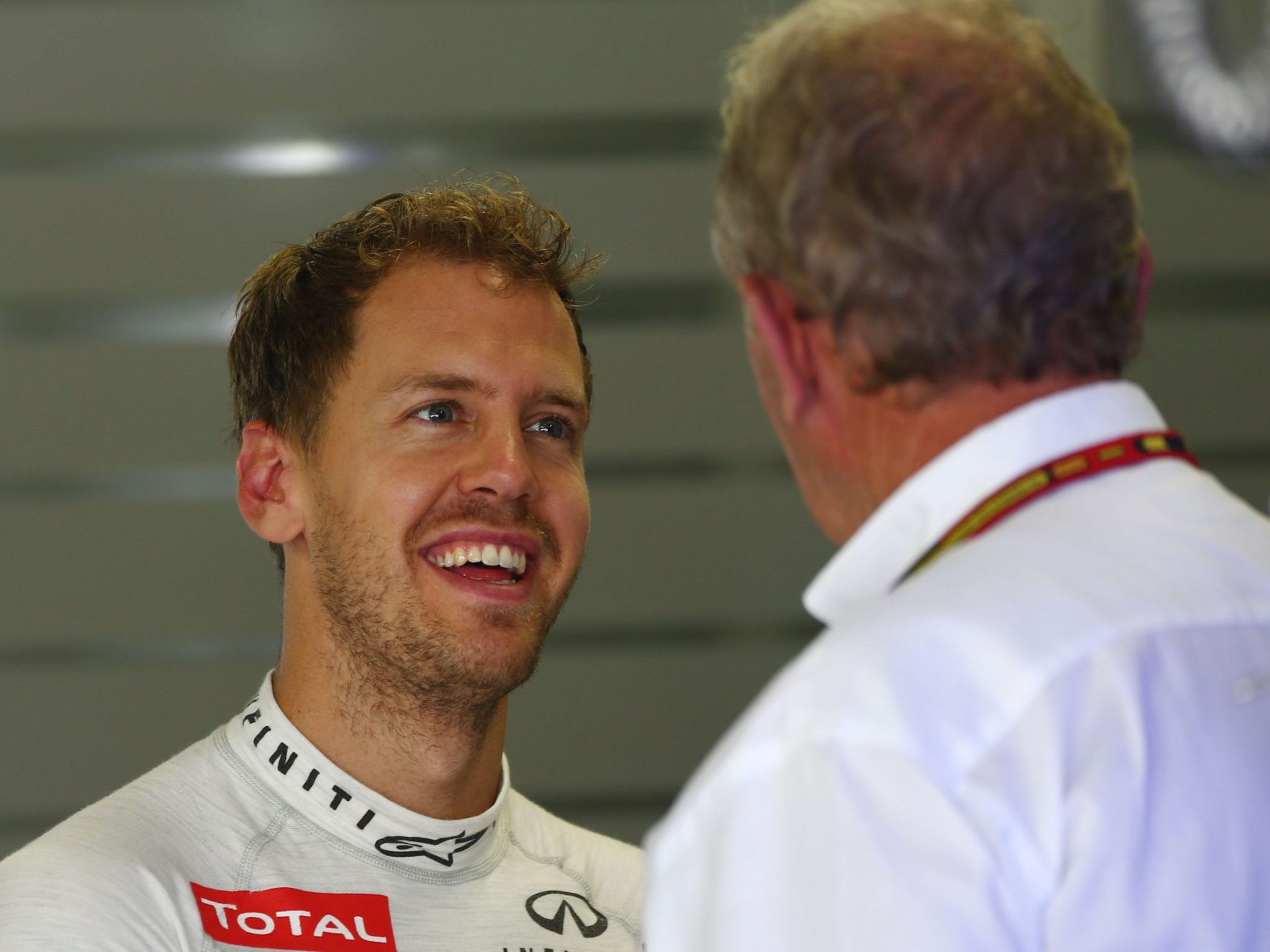 Vettel im Gespräch mit Helmut Marko