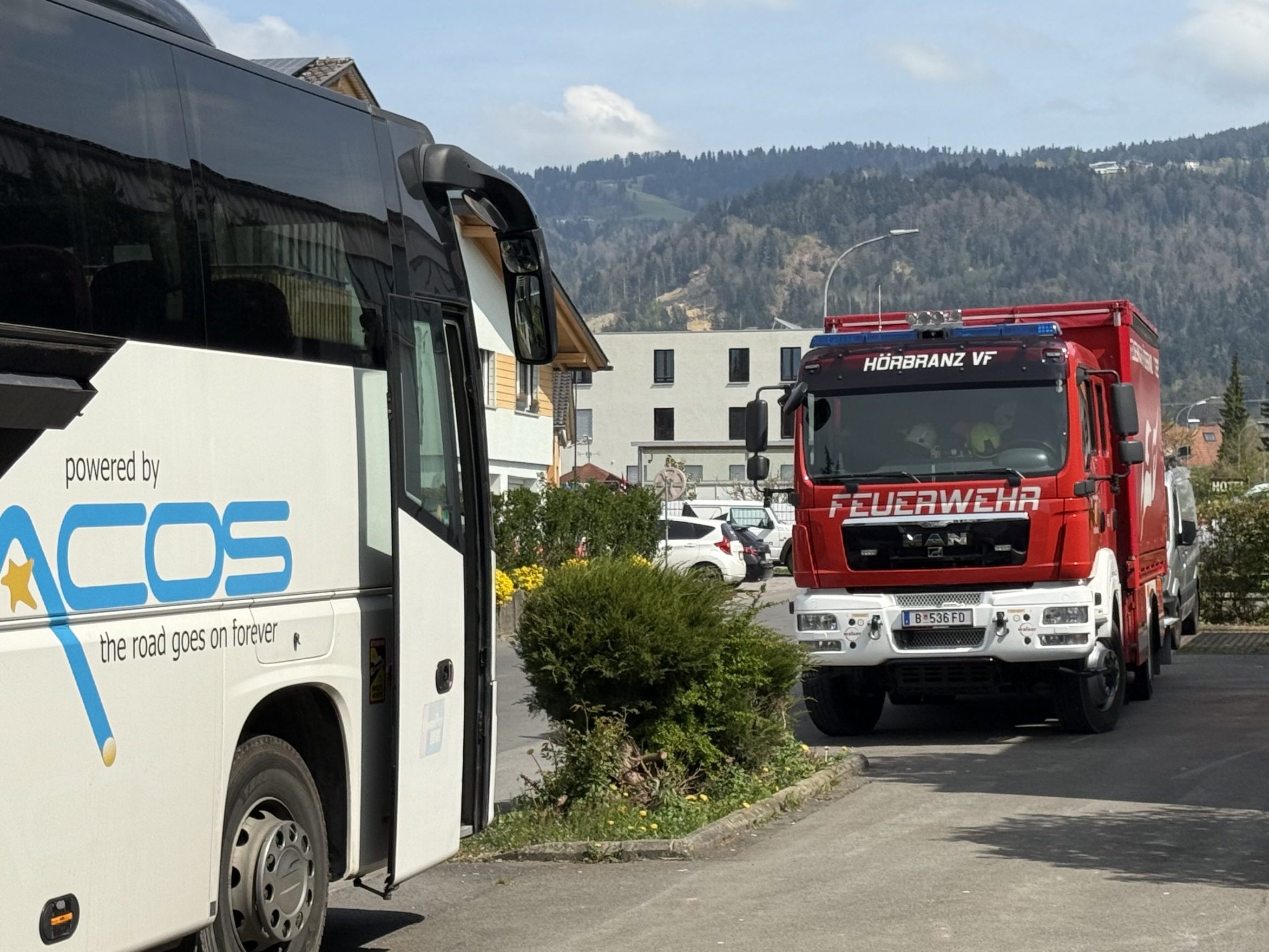 Feuerwehreinsatz nach Defekt von Reisebus in Hörbranz