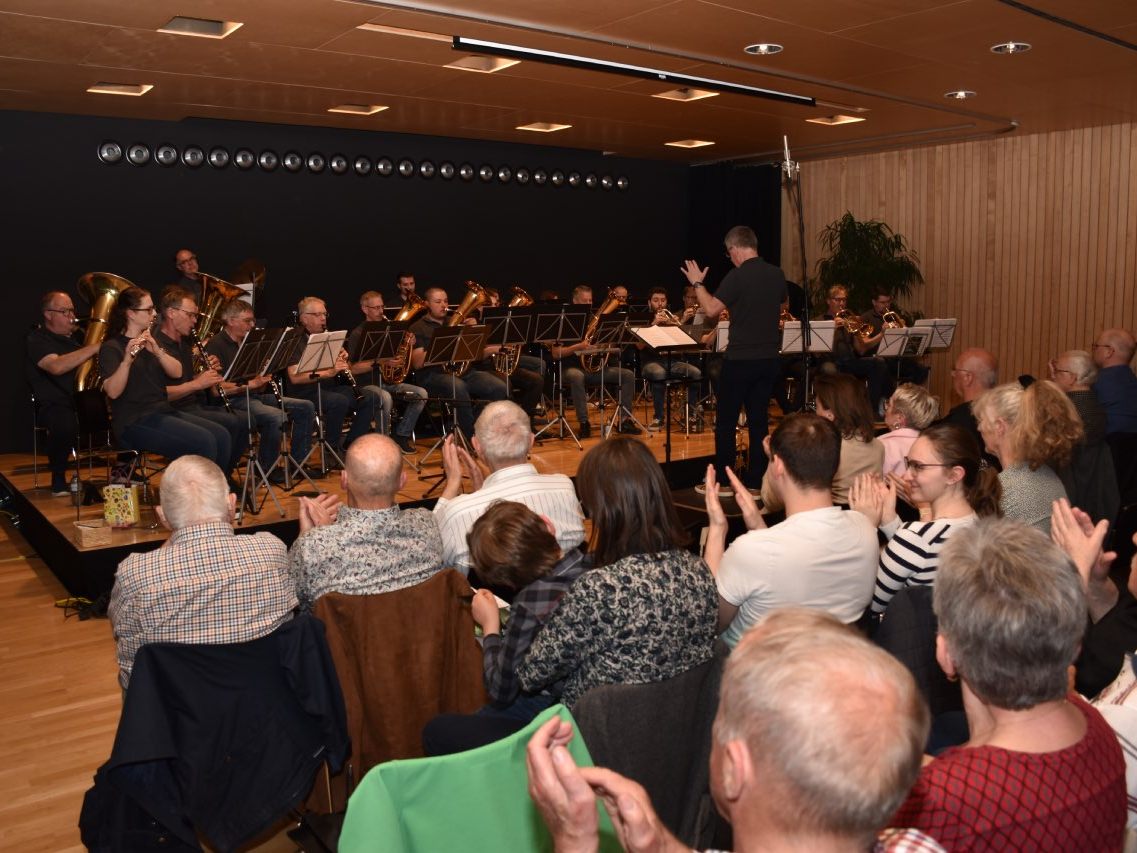 Die Harmoniemusik Tisis-Tosters feierte am vergangenen Wochenende ihr 150-jähriges Bestehen. Die Harmoniemusik Tisis-Tosters feierte am vergangenen Wochenende ihr 150-jähriges Bestehen.