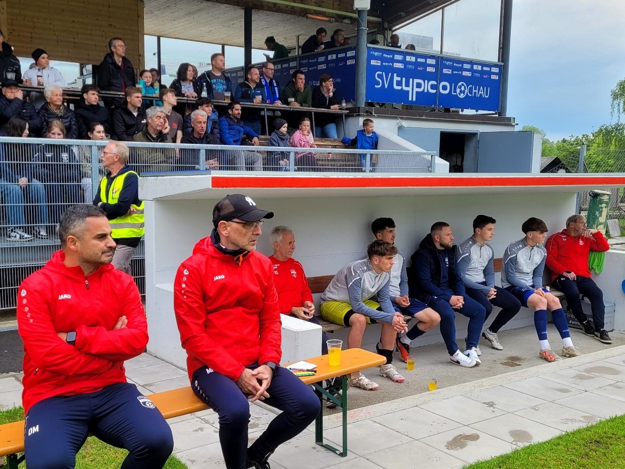 Spitzenfußball im Stadion Hoferfeld in Lochau: Der SV typico Lochau hat in der VN.at-Eliteliga Tabellenführer Admira Dornbirn zu Gast, die Lochau 1b Juniors spielen gegen den Tabellenführer der 3. Landesklasse Admira Dornbirn 1b Juniors.