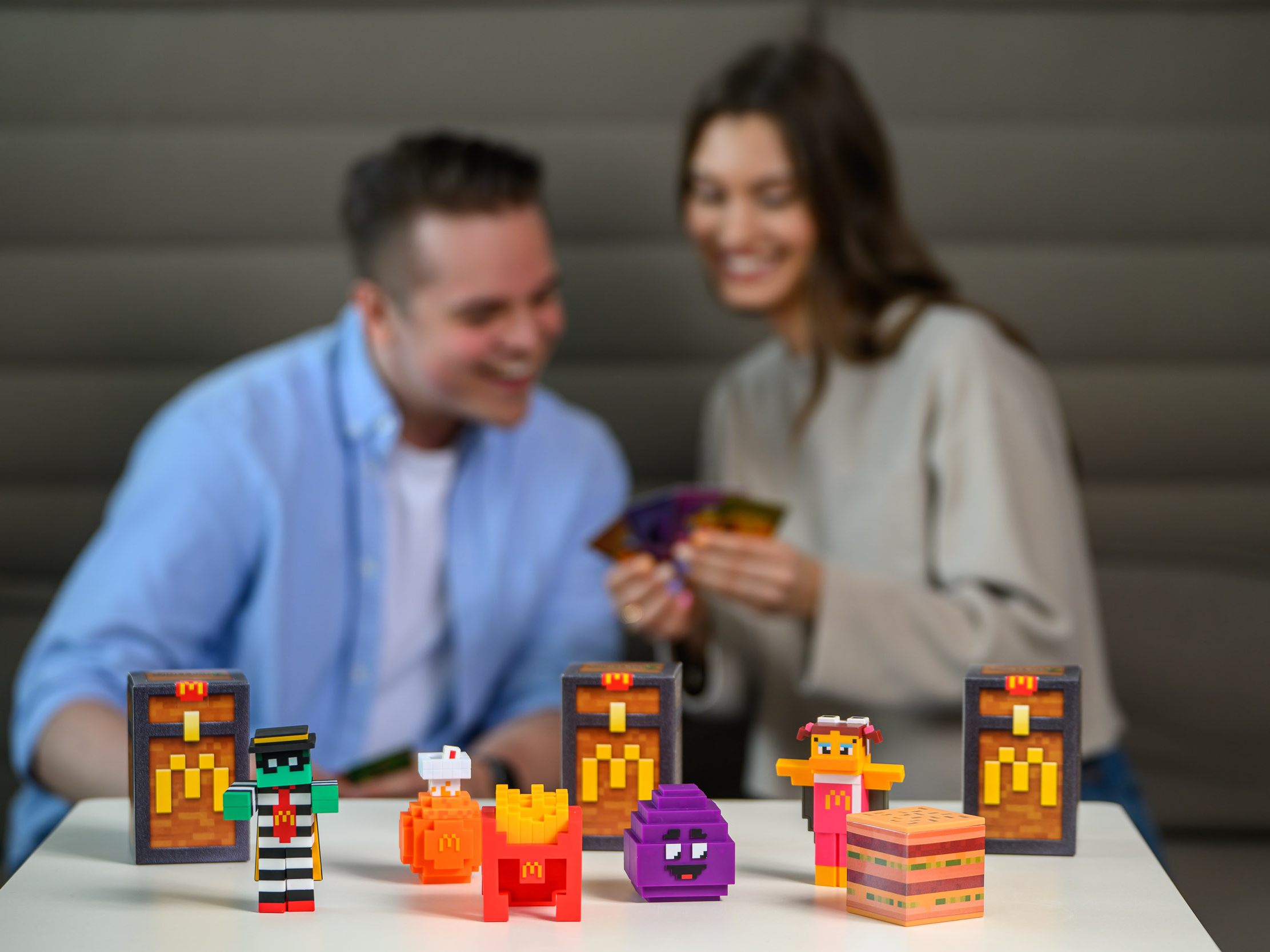 Bei McDonald's gibt es ab sofort "Collectibles" und Sammelkarten mit Code, die einen exklusiven Skin im "Minecraft"-Spiel freischalten. Bei McDonald's gibt es ab sofort "Collectibles" und Sammelkarten mit Code, die einen exklusiven Skin im "Minecraft"-Spiel freischalten.