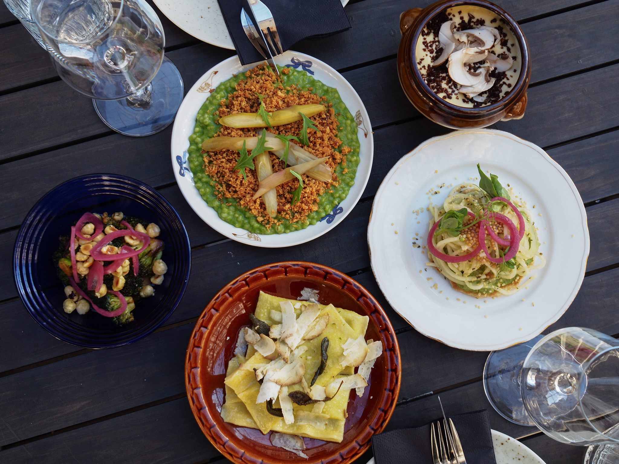 Im "Wildling" in Wien-Josefstadt darf man sich über nachhaltig hergestellte Tapas-Gerichte freuen. Im "Wildling" in Wien-Josefstadt darf man sich über nachhaltig hergestellte Tapas-Gerichte freuen.