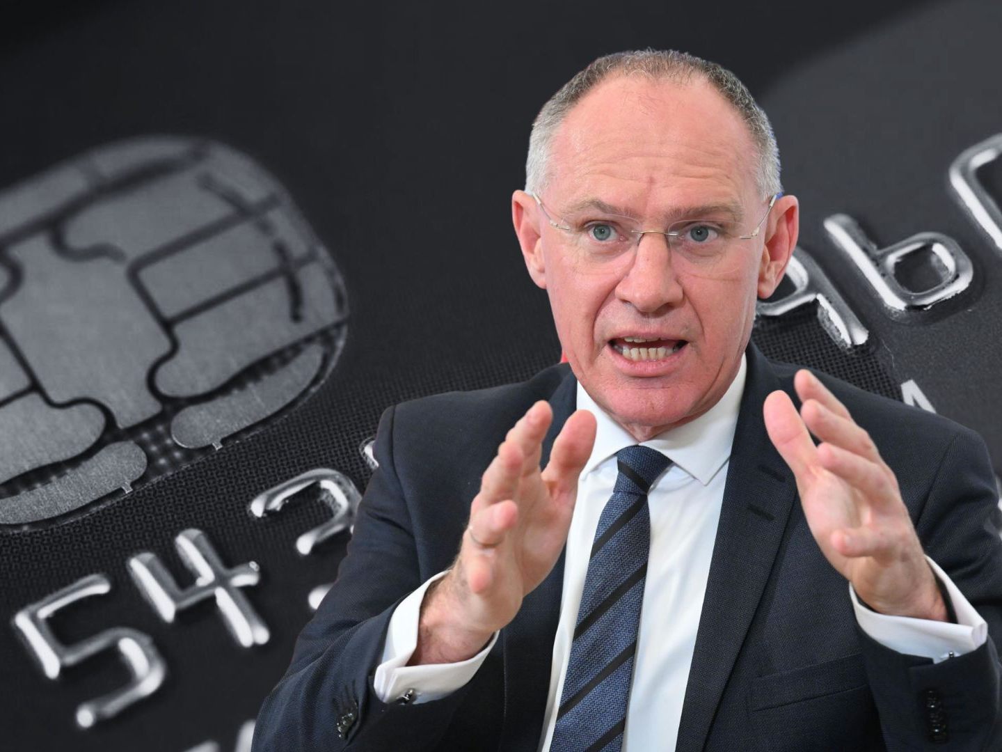 Innenminister Gerhard Karner und WKÖ-Bankenspartenobmann Michael Höllerer präsentieren am Freitag ein gemeinsames Sicherheitspaket für Banken – die APA überträgt den Doorstep live ab 10:25 Uhr.. Innenminister Gerhard Karner und WKÖ-Bankenspartenobmann Michael Höllerer präsentieren am Freitag ein gemeinsames Sicherheitspaket für Banken – die APA überträgt den Doorstep live ab 10:25 Uhr..