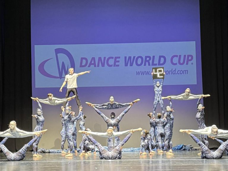 Bereits qualifiziert für das Dance World Cup Finale im Juli in Spanien. Nicht verpassen - Start ca. 18:05 Uhr Bereits qualifiziert für das Dance World Cup Finale im Juli in Spanien. Nicht verpassen - Start ca. 18:05 Uhr