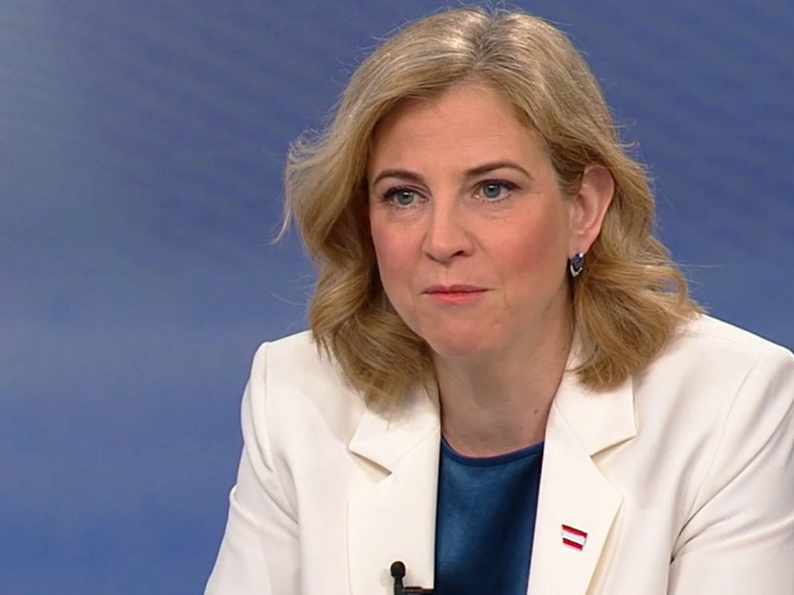 Außenministerin und NEOS-Chefin will strukturelle Reformen