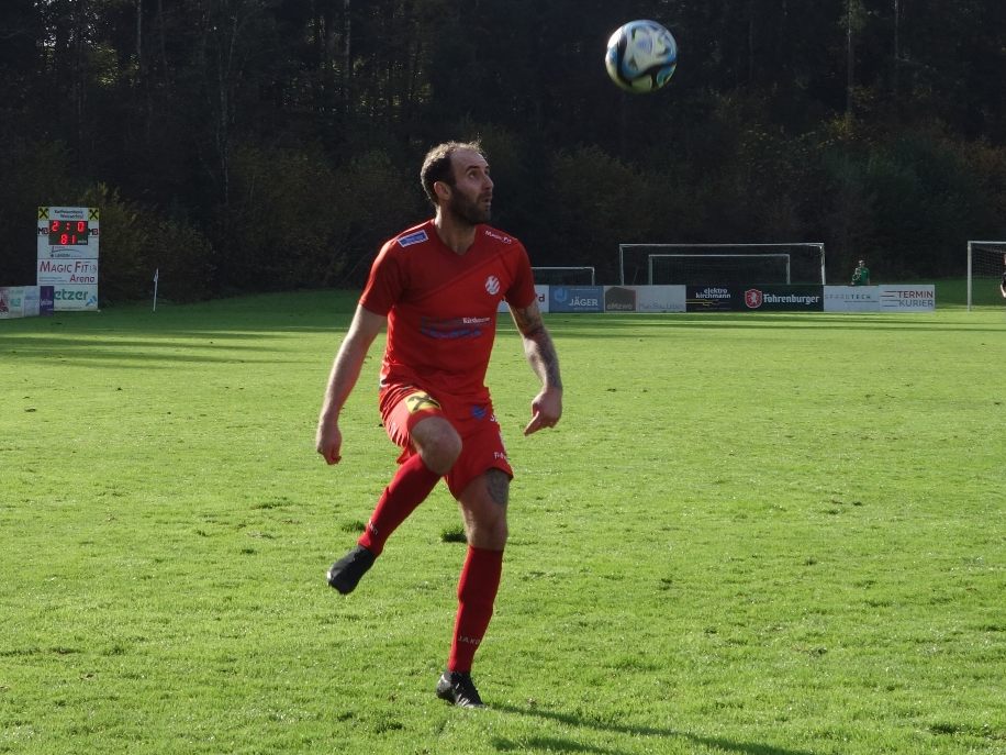 RW Langen-Stürmer Aleksandar Umjenovic und seine Teamkollegen fordern Tabellenführer Sulzberg. RW Langen-Stürmer Aleksandar Umjenovic und seine Teamkollegen fordern Tabellenführer Sulzberg.