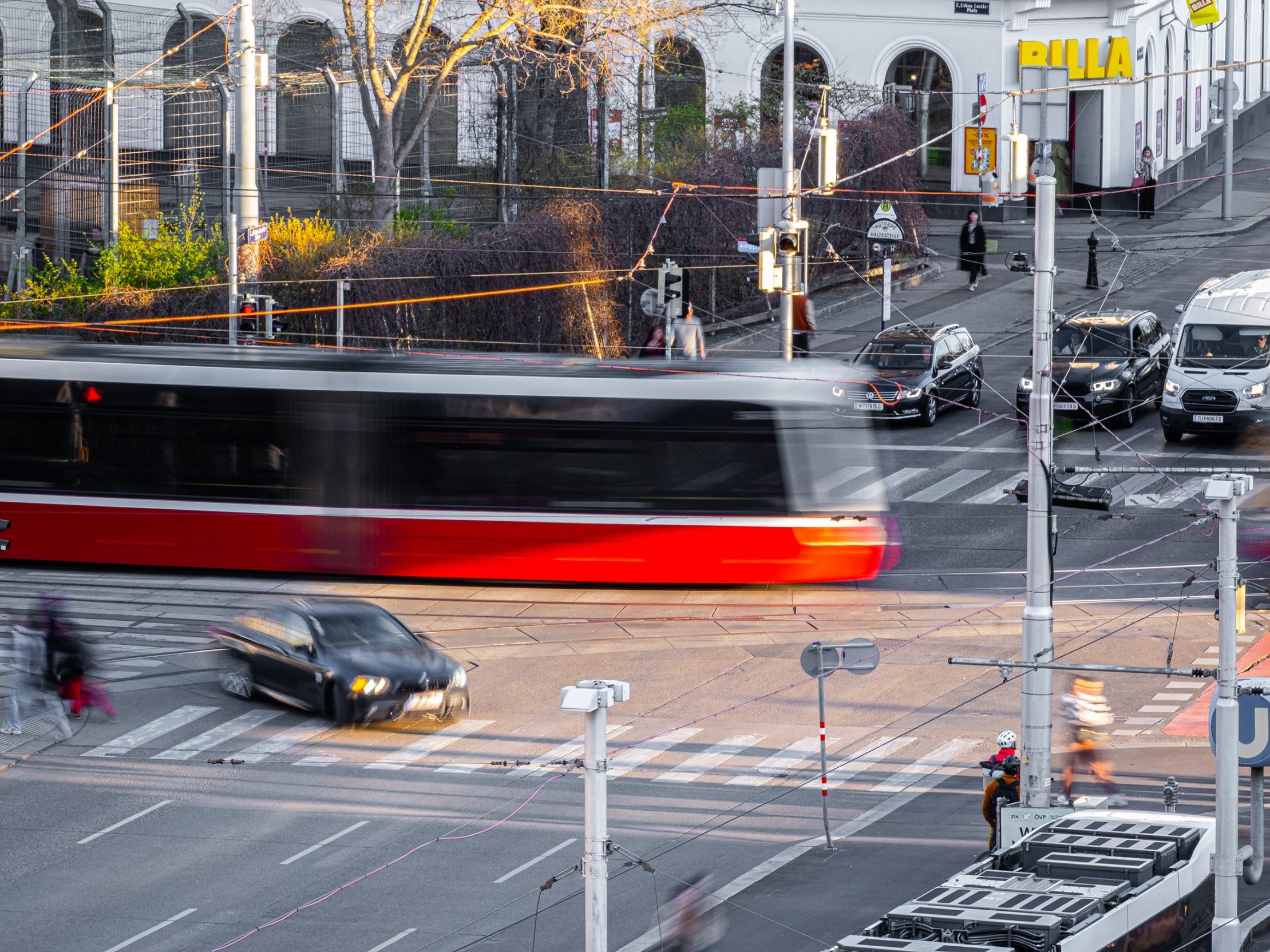 Vorrang für die Öffis in Wien. Vorrang für die Öffis in Wien.