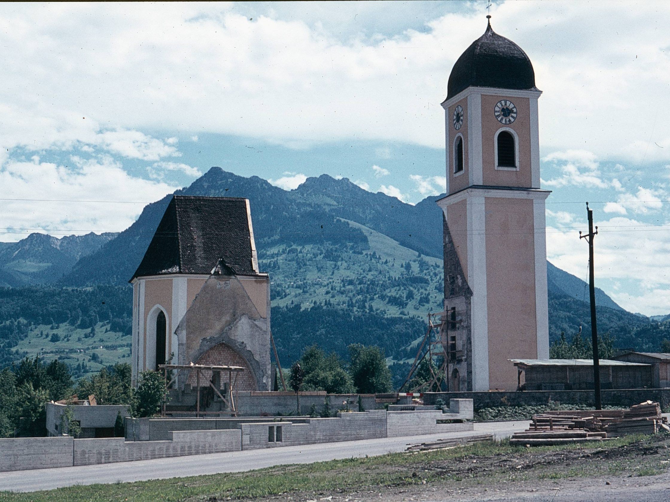 Kirche in der Umbauphase Kirche in der Umbauphase