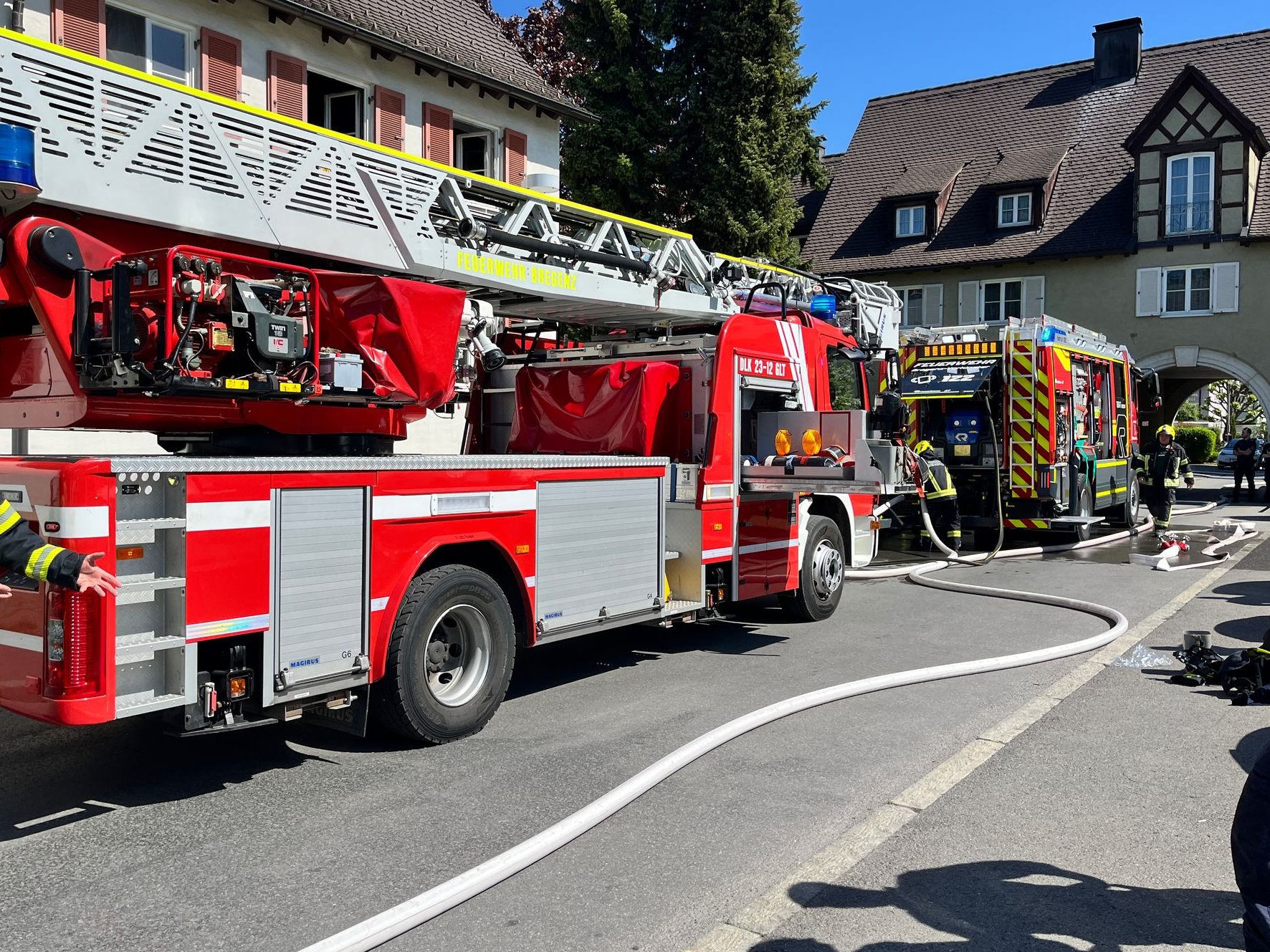 Wohnungsbrand in Bregenz - Feuerwehr im Einsatz.