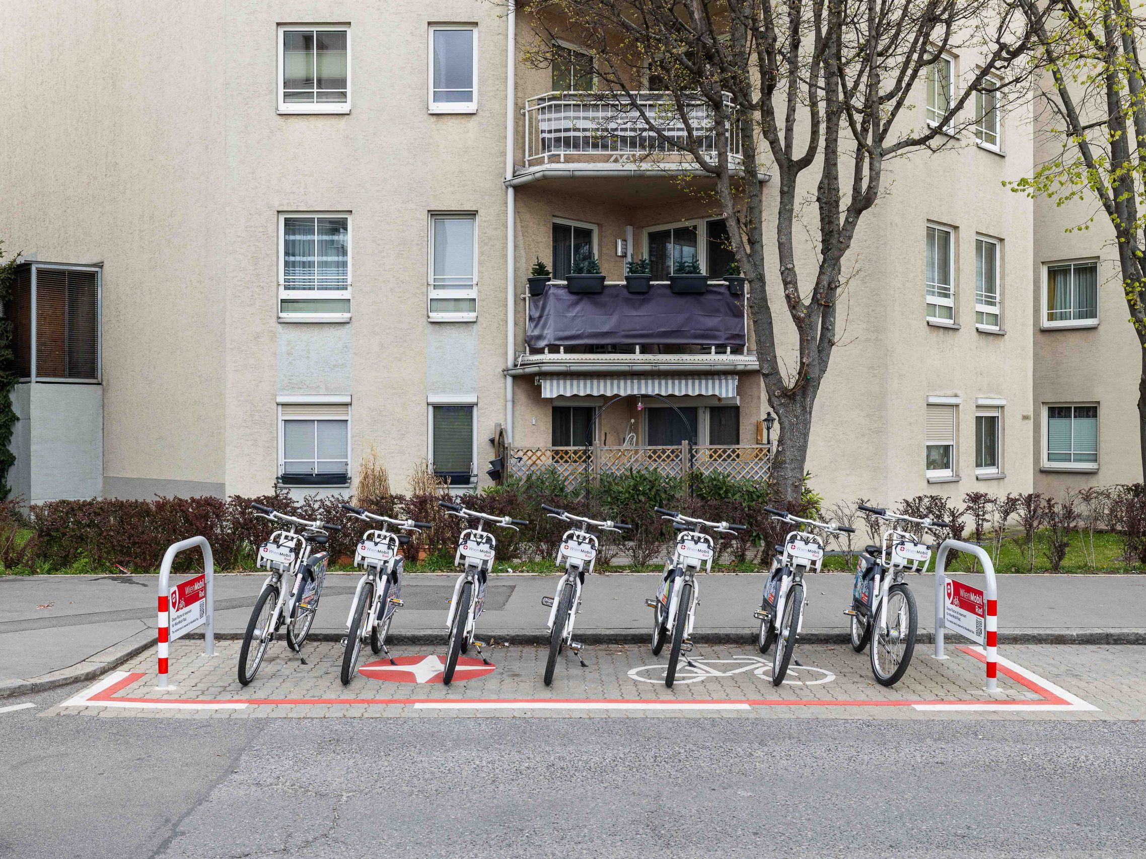 Der Bike-Sharing-Dienst WienMobil Rad ist nun 3 Jahre im Einsatz. Der Bike-Sharing-Dienst WienMobil Rad ist nun 3 Jahre im Einsatz.