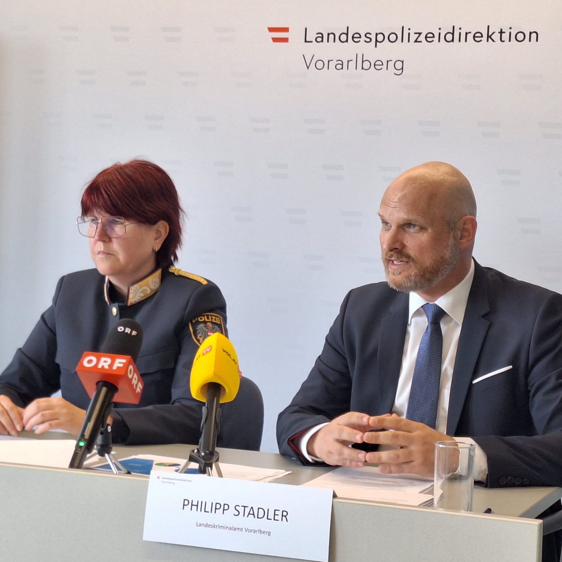 Bachmann und Stadler präsentierten den Bericht über die Anzeigenstatistik.