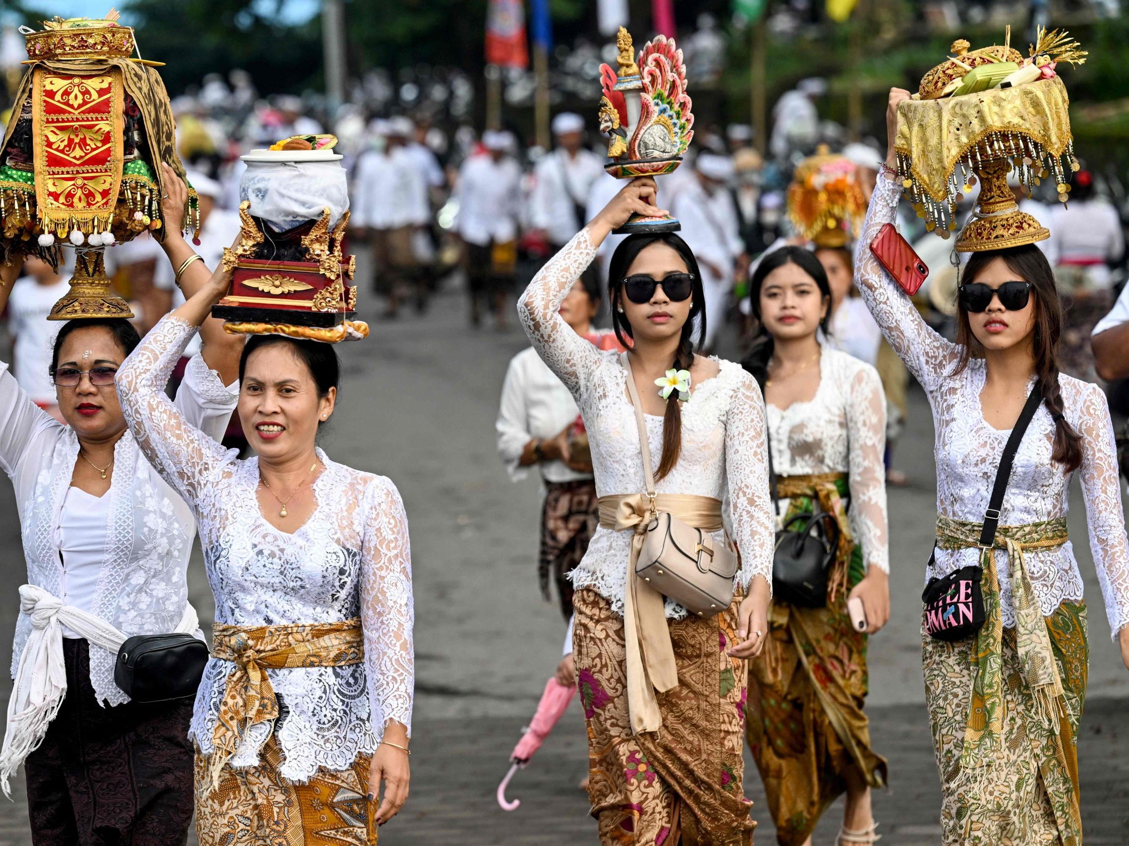 Neue Regeln auf Bali - auch für Frauen, die in Tempel wollen.