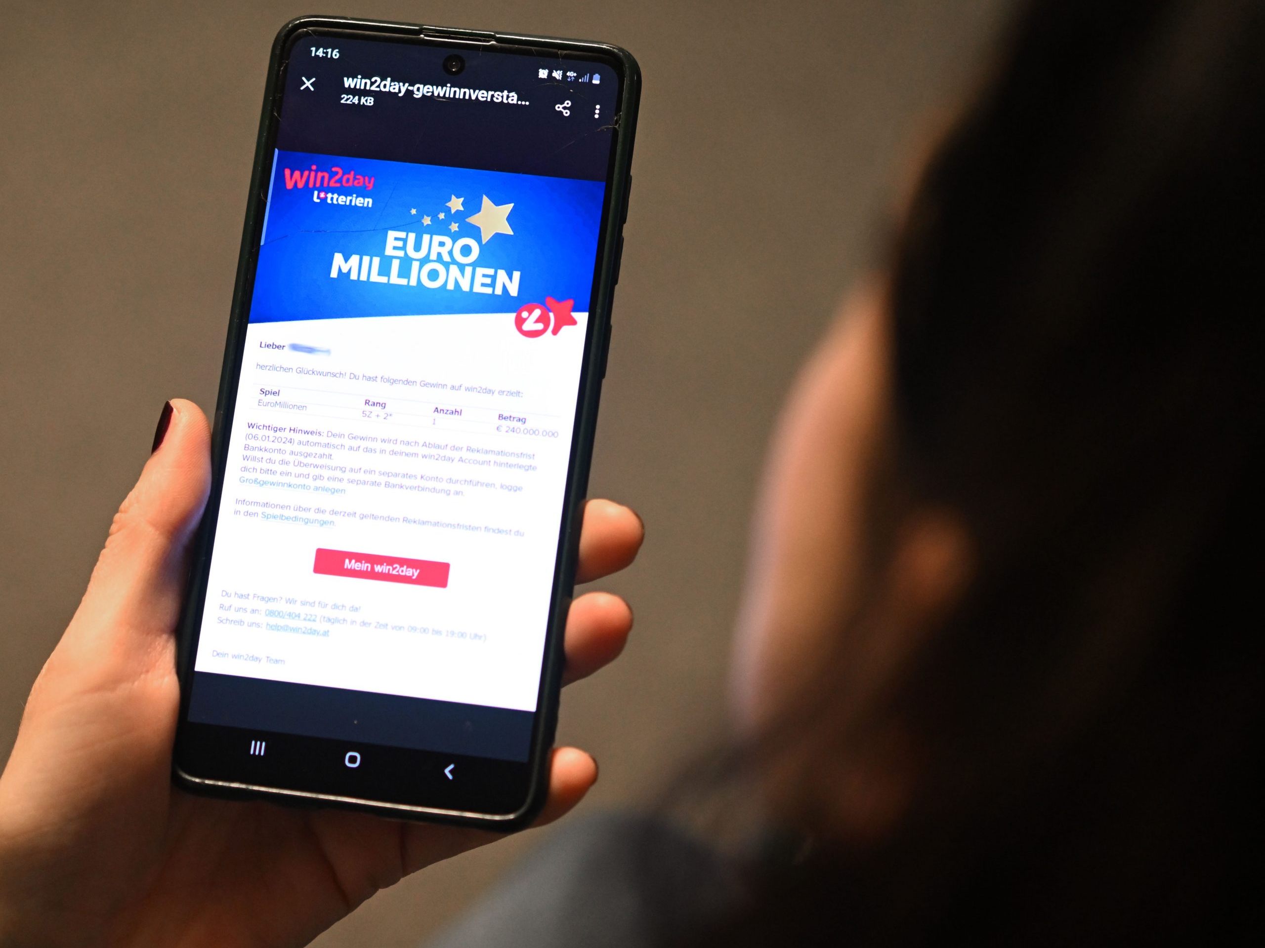 Eine Person aus Österreich hat den EuroMillionen-Jackpot geknackt. Eine Person aus Österreich hat den EuroMillionen-Jackpot geknackt.