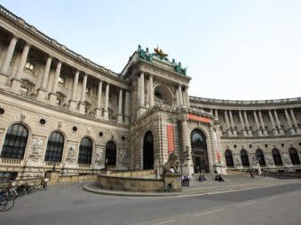 Die Ausstellung des Mauthausen Komitees Österreich wird von 5. bis 9. Mai am Wiener Heldenplatz zu sehen sein. Die Ausstellung des Mauthausen Komitees Österreich wird von 5. bis 9. Mai am Wiener Heldenplatz zu sehen sein.
