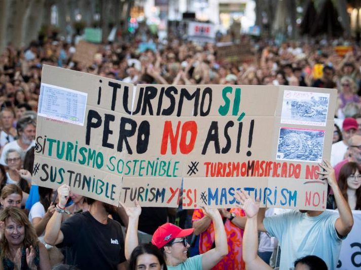 In Mallorca regt sich schon länger Widerstand gegen den Massentourismus, wie hier bei einer Demonstration am 21. Juli 2024.