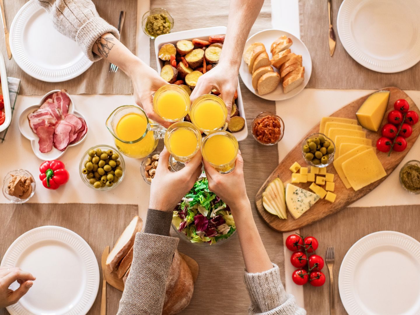Ein üppiges Frühstück soll Energie spenden und sogar beim Abnehmen helfen. Aber wie zeitgemäß ist die alte Regel wirklich? Ein üppiges Frühstück soll Energie spenden und sogar beim Abnehmen helfen. Aber wie zeitgemäß ist die alte Regel wirklich?