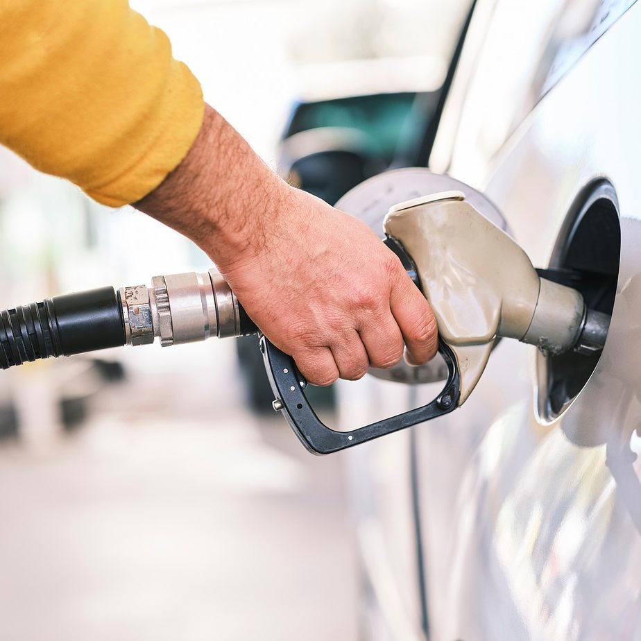 Karfreitag ist ein großer Bußtag an der Tankstelle.
